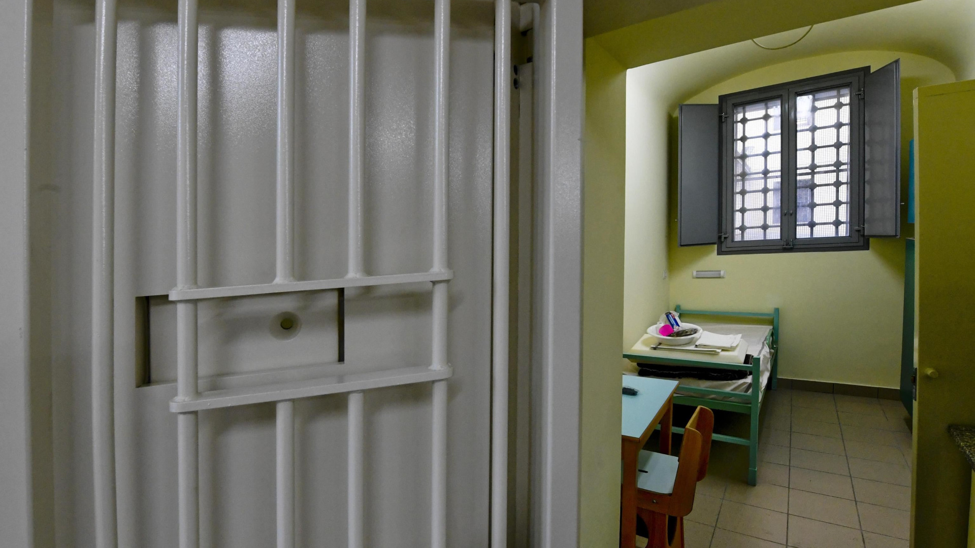 Immagine di Più detenuti nelle carceri, e non si fermano i suicidi