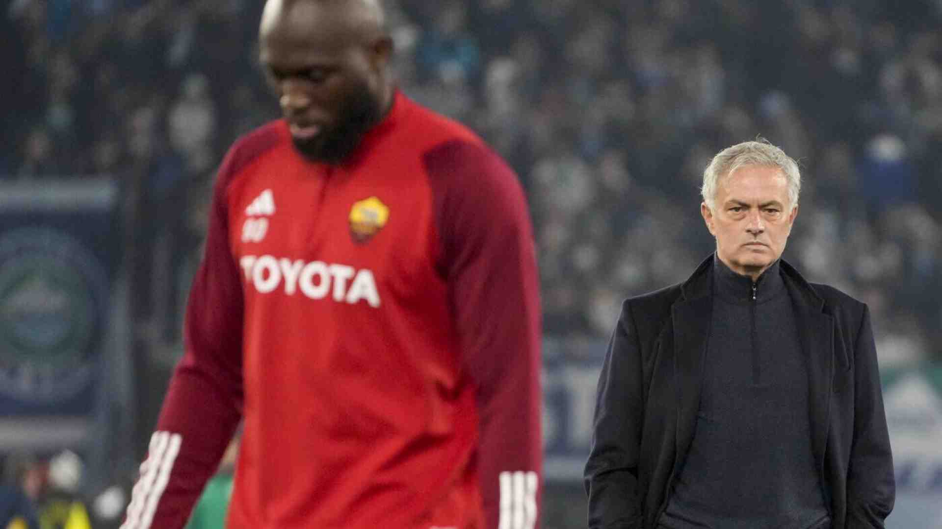 Immagine di Mourinho è stato esonerato dalla Roma. Finita la sbornia, il malinconico hangover