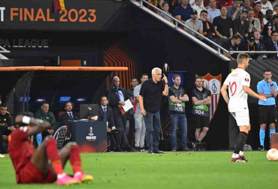Jos&eacute; Mourinho al termine della finale di Europa League tra Roma e Siviglia (foto Ap, via LaPresse)