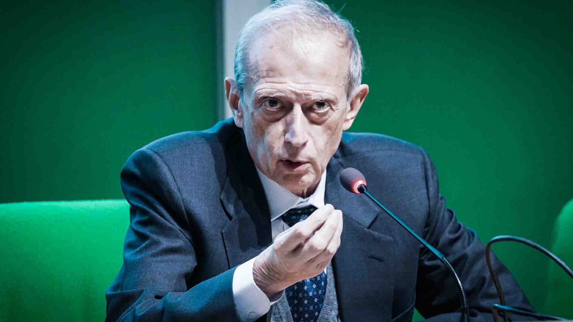 Immagine di Piero Fassino: “Decida Schlein se candidarsi o no; Meloni vuole un referendum su di sé”