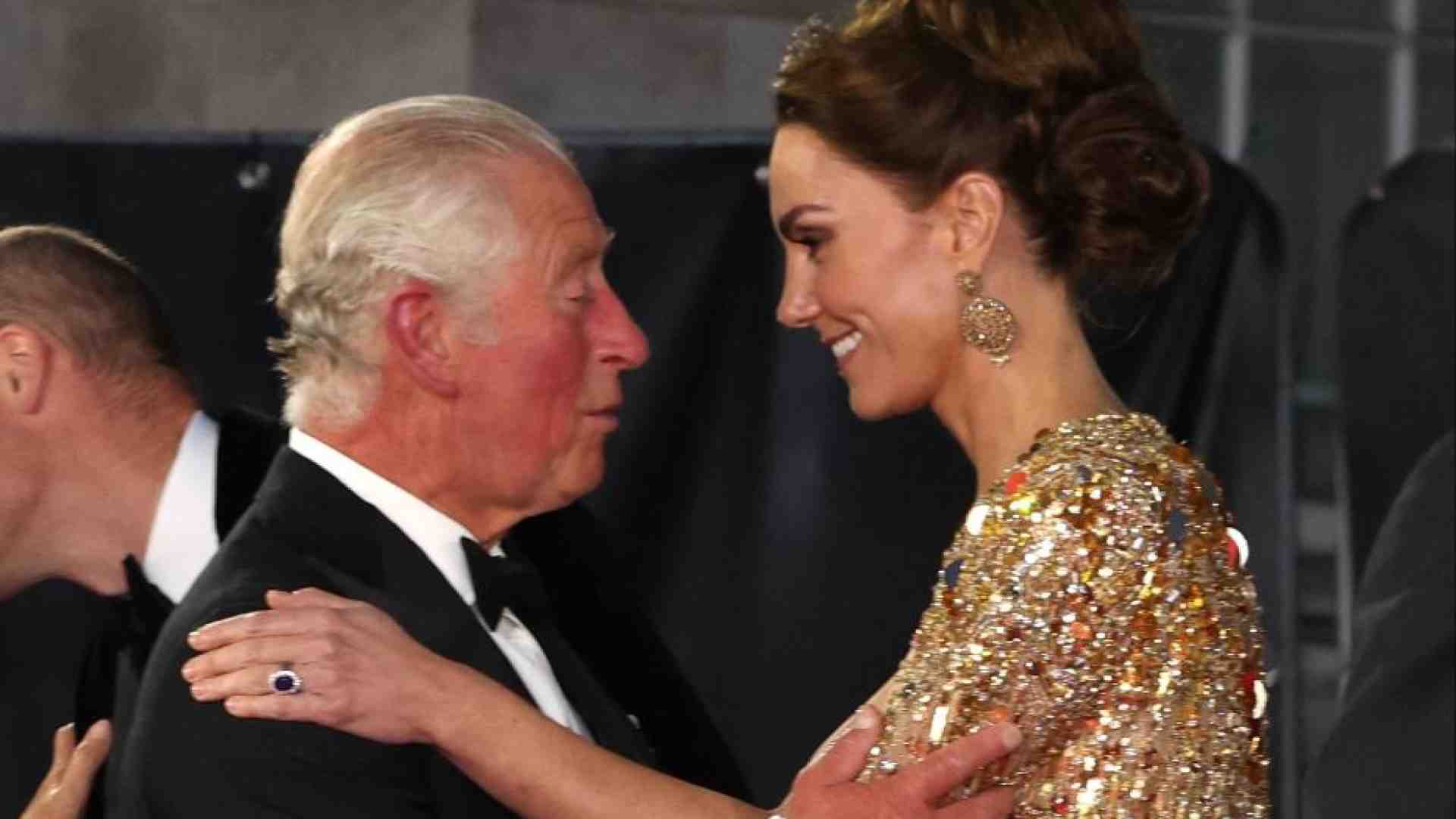 Immagine di Dal Re alla Principessa, la casa reale finisce in clinica