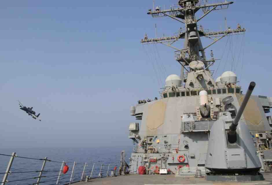 &nbsp;L'americana USS Stathem nel Golfo dell'Oman (foto Centcom)