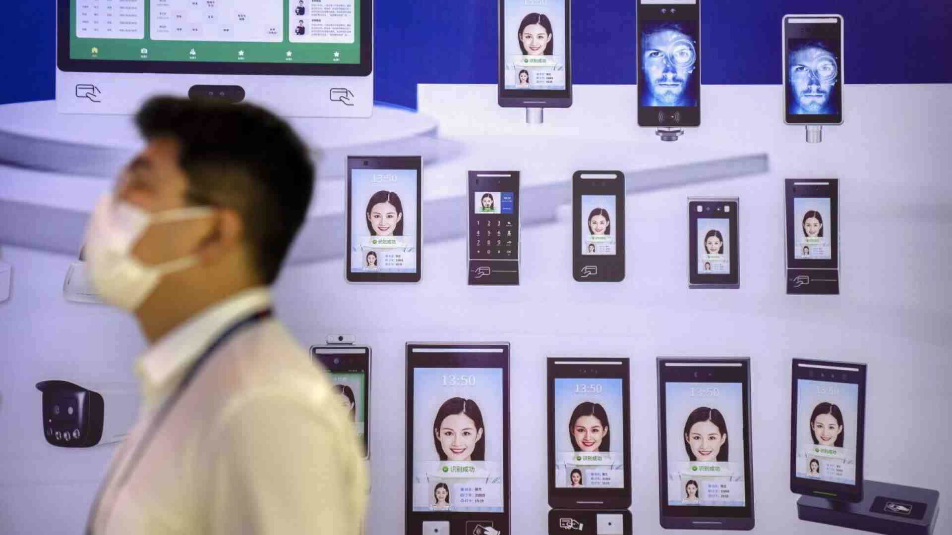 Immagine di La Cina introduce nuove regole ma non riesce stare al passo con l’IA generativa