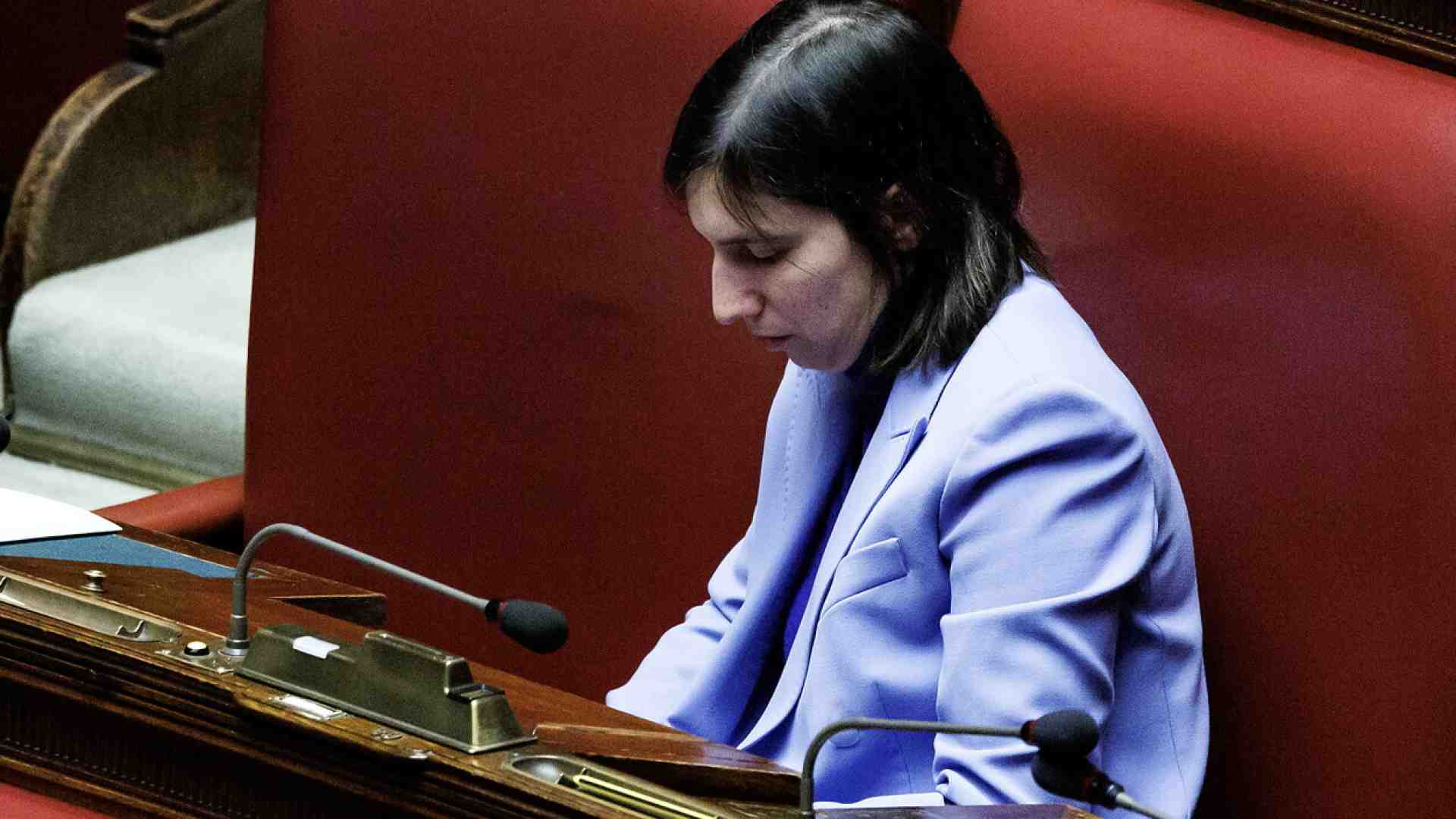 Immagine di Schlein teme di restare la sola leader candidata e ha un problema anche in Sicilia