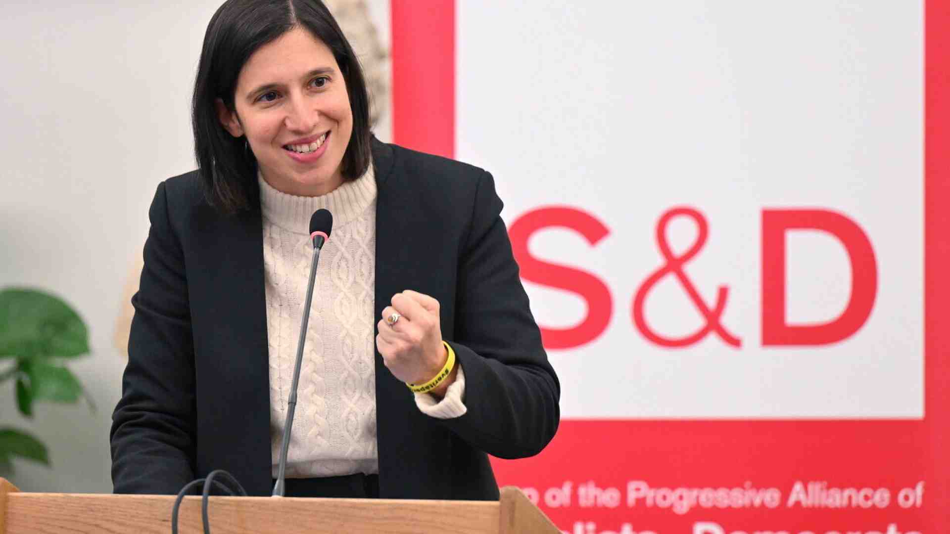 Immagine di Schlein si candida alle europee? “Roba da Berlusconi”, dicono i socialisti