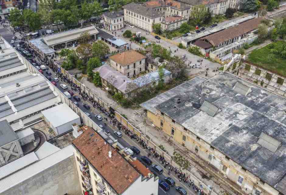 &nbsp;Coda per andare al fuorisalone di Alcova