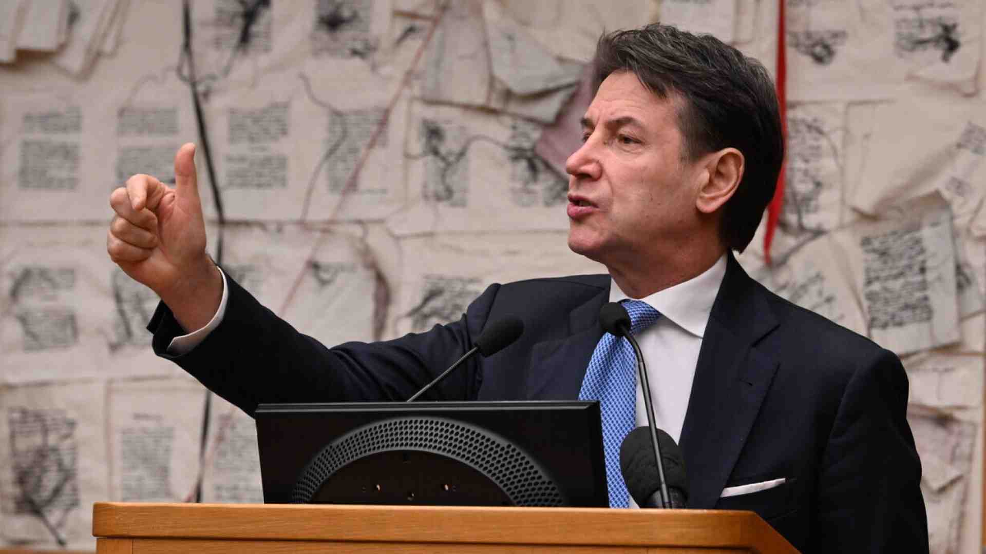 Immagine di Conte fa l’avvocato di se stesso sul Mes (per un’ora e mezzo) e sfida Meloni