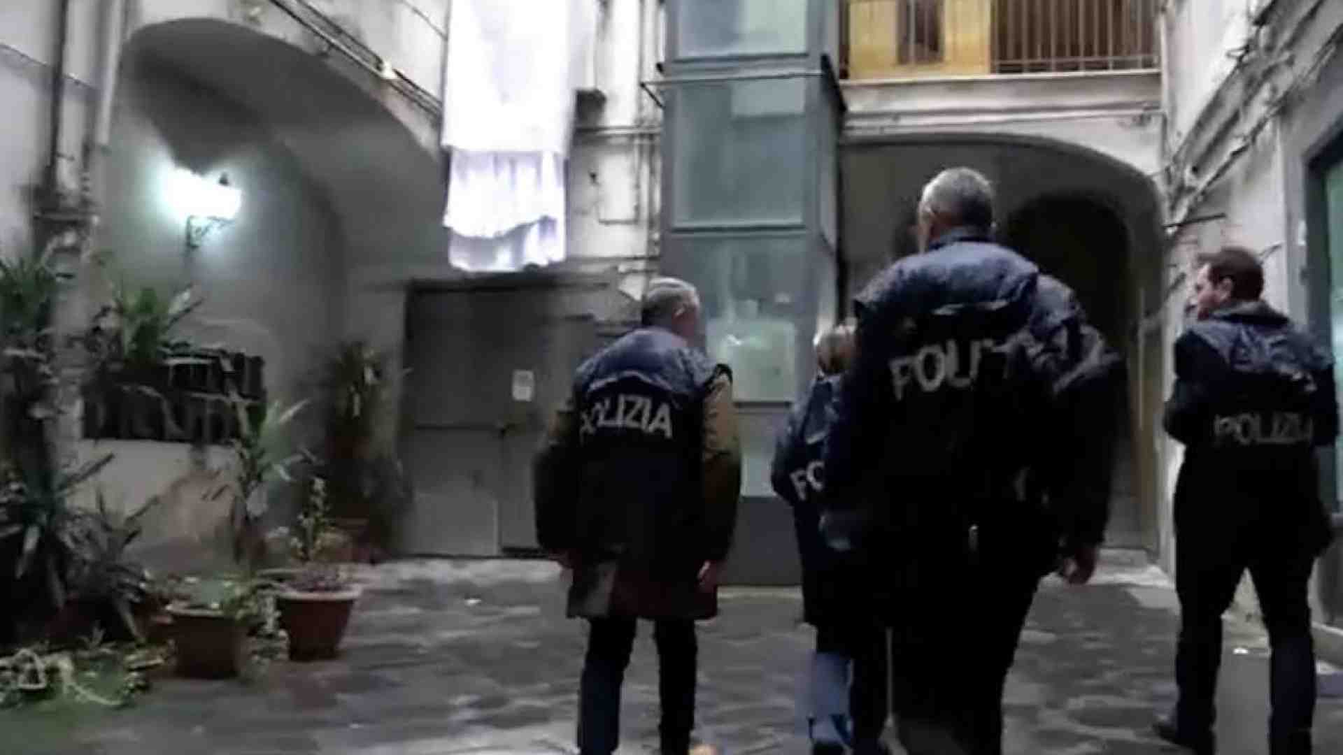 Immagine di Napoli, nelle strade in cui si spara. E i genitori dicono ai figli: confessate