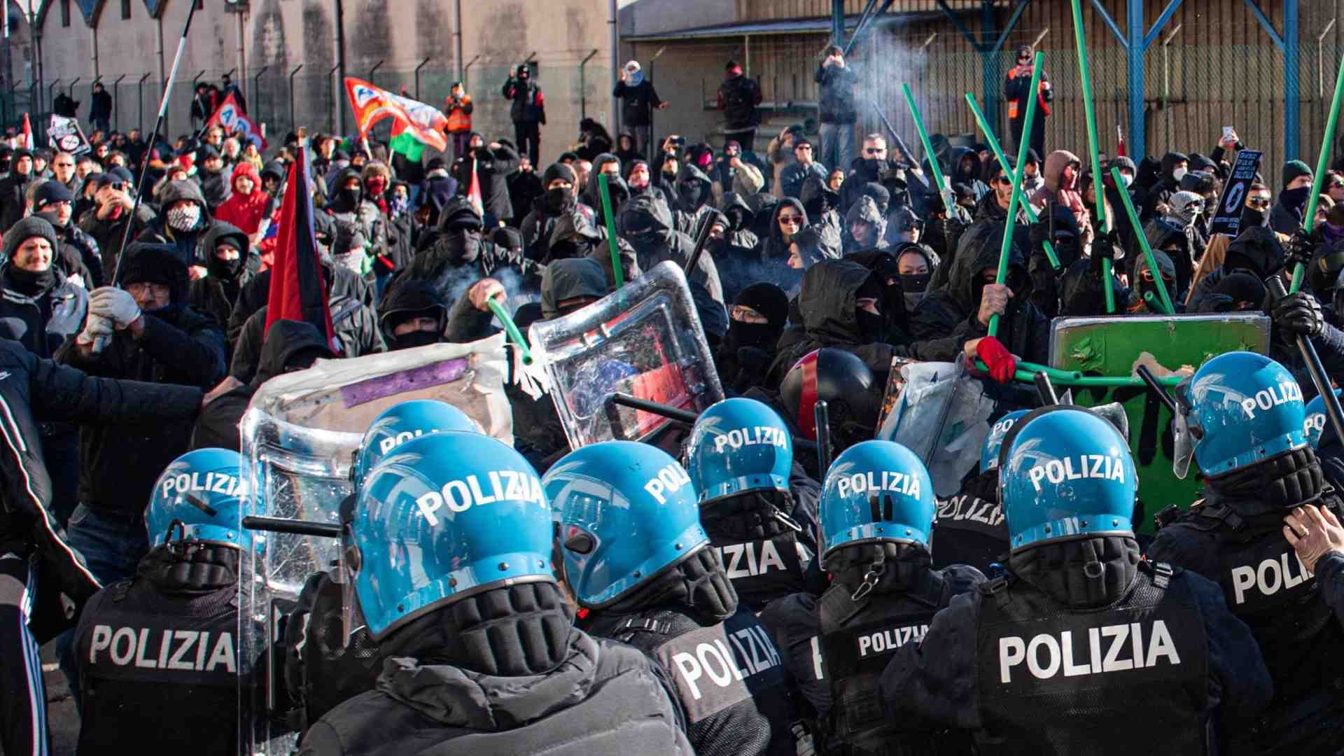 Immagine di Scontri e cariche a Vicenza per la presenza di Israele in Fiera