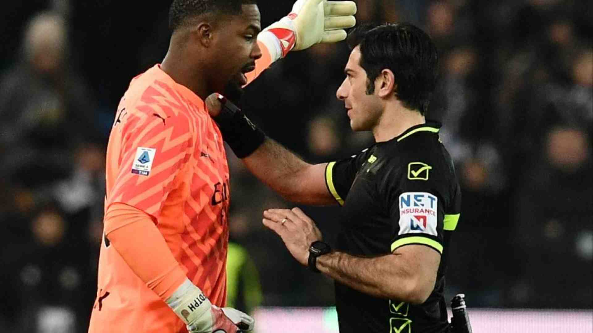 Immagine di Cori razzisti in campo, ci risiamo: sospesa Udinese-Milan