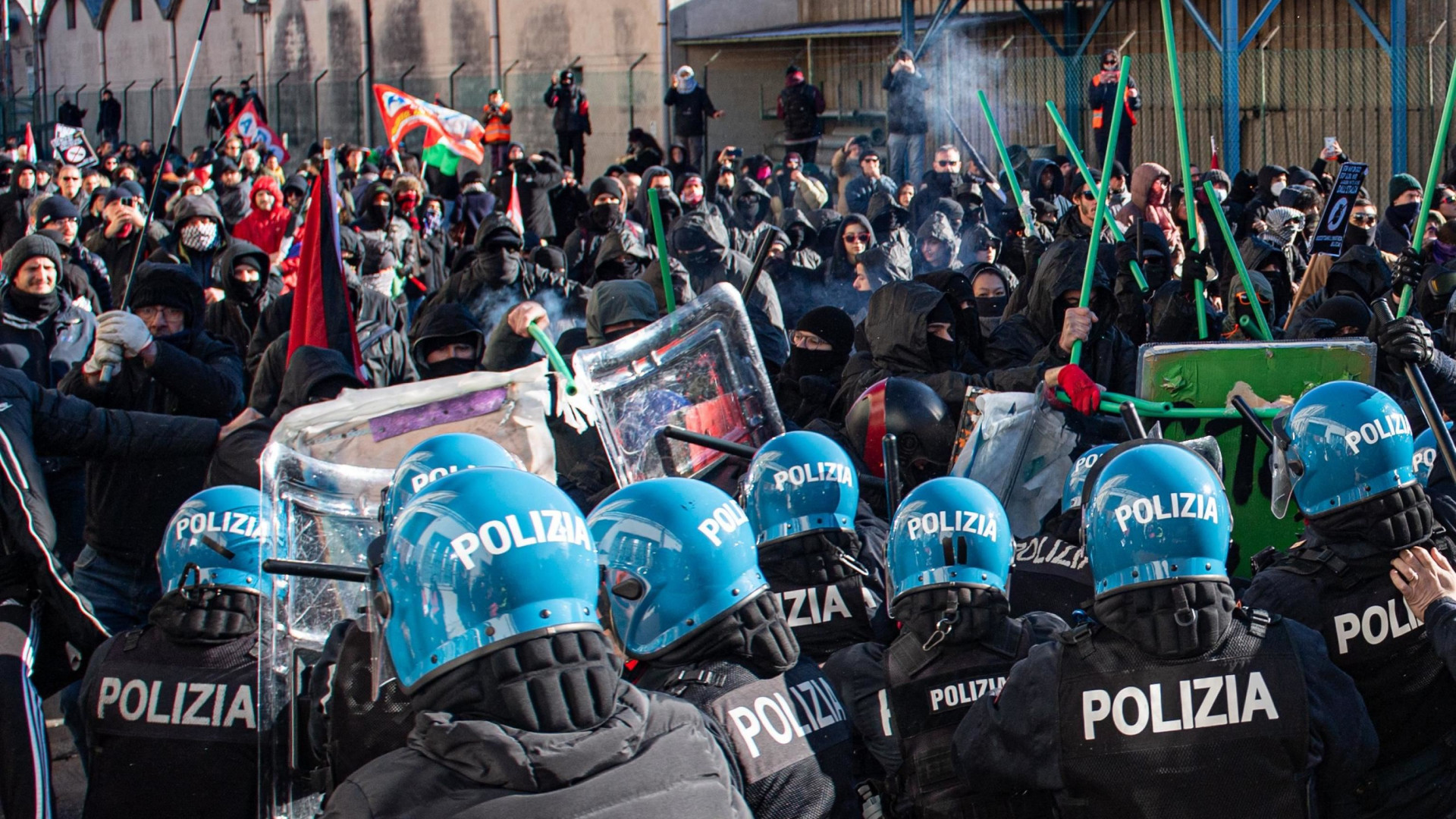 Immagine di Scontri e cariche a Vicenza per la presenza di Israele in Fiera