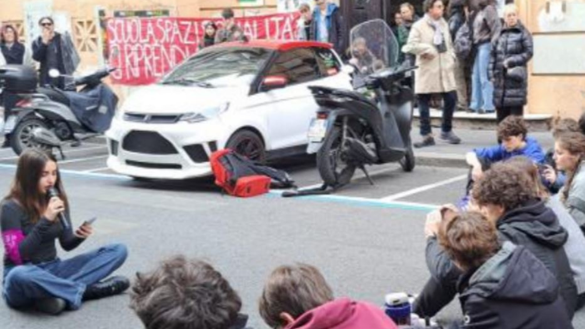 Immagine di Liceo Tasso occupato, dopo le sanzioni proteste e prove di dialogo