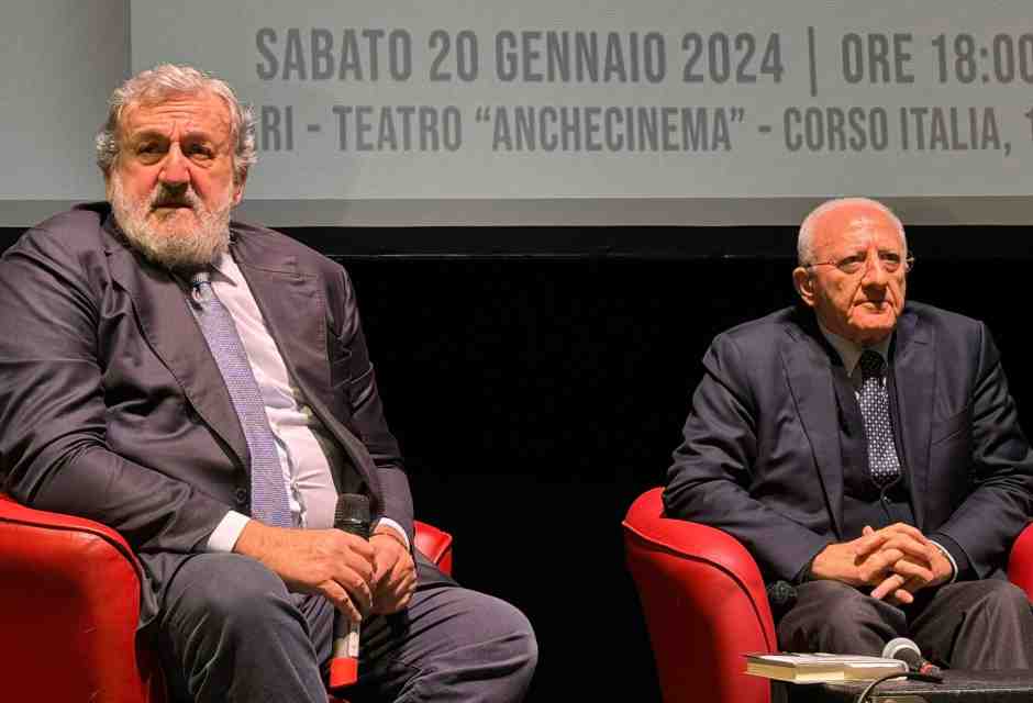 De Luca, invitato a Bari da Emiliano, cannoneggia la segreteria Schlein e annuncia denuncia contro Fitto
