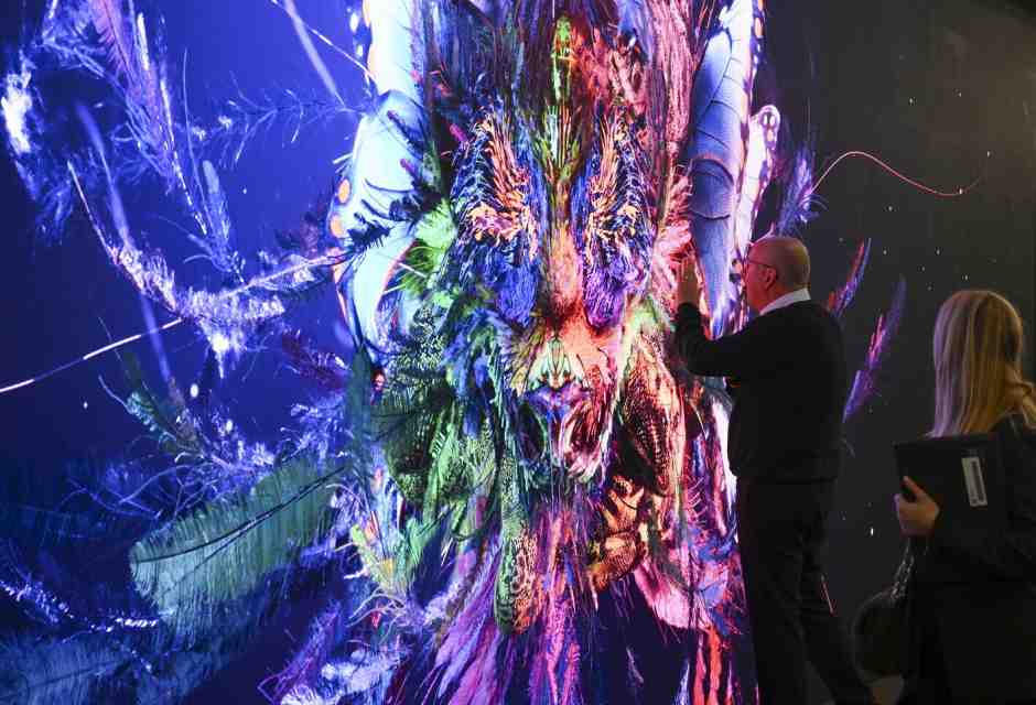 La più importante opera d'arte multisensoriale di Refik Anadol esposta a Davos utilizza un modello di IA ispirato alla natura (Getty Images) <br />