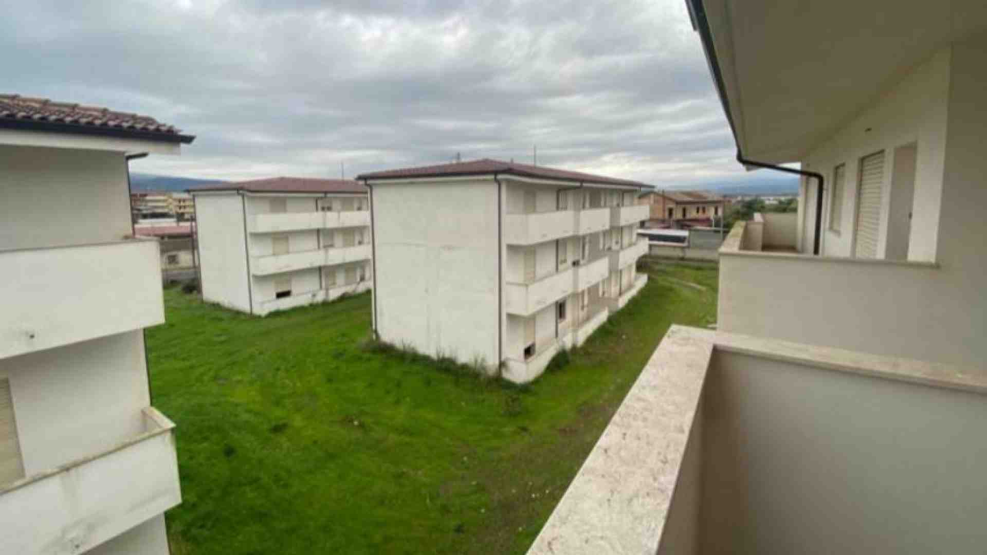 Immagine di La beffa del villaggio milionario inutilizzato. E i braccianti nelle baracche