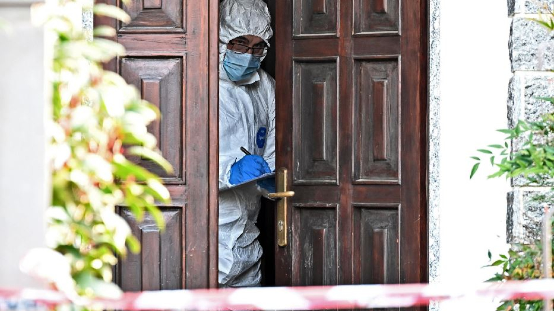 Immagine di Marito e moglie trovati morti: ipotesi femminicidio-suicidio