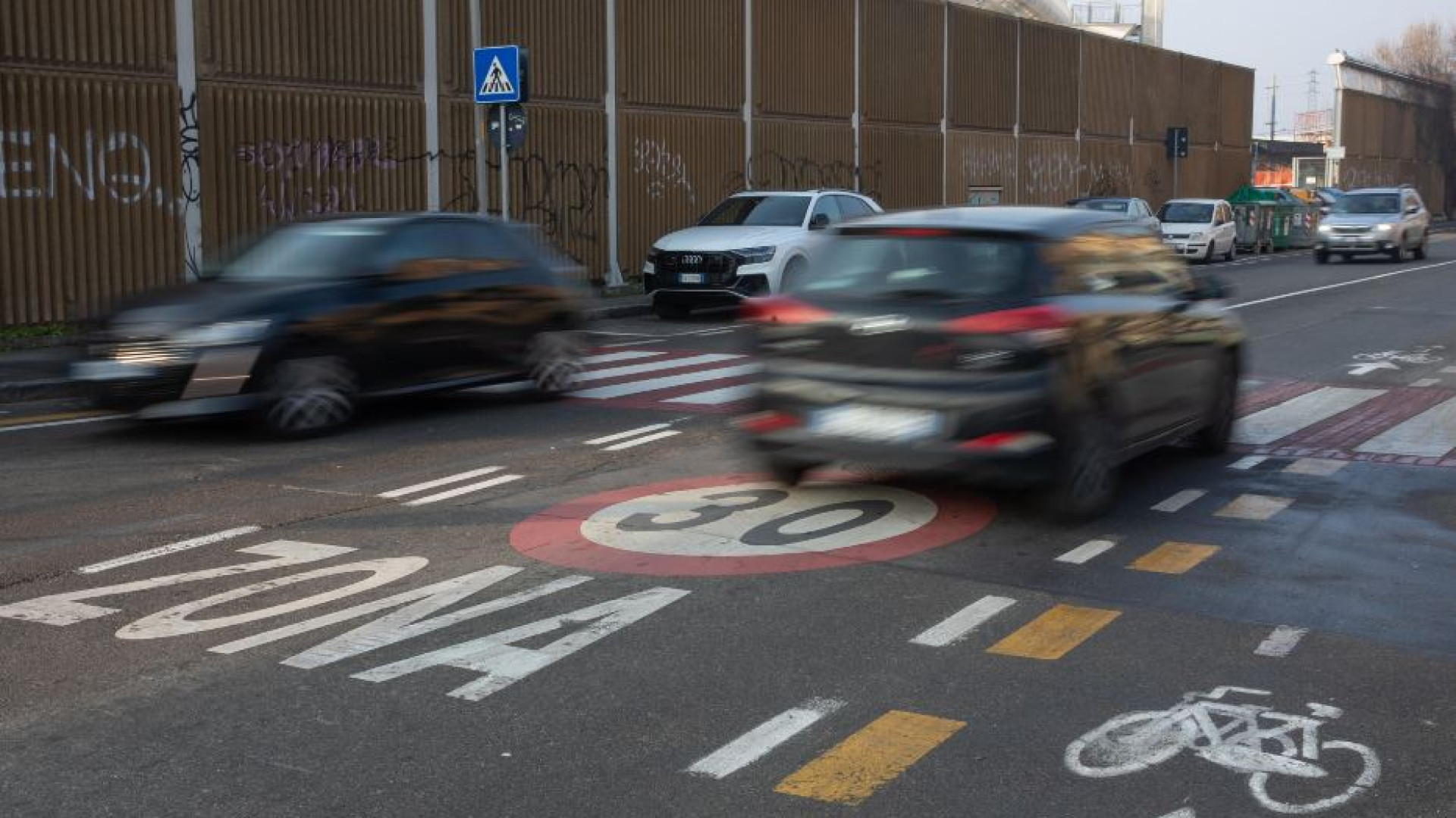 Immagine di Bologna a 30 all'ora, Salvini e il “partito anti-auto”: la polemica si allarga
