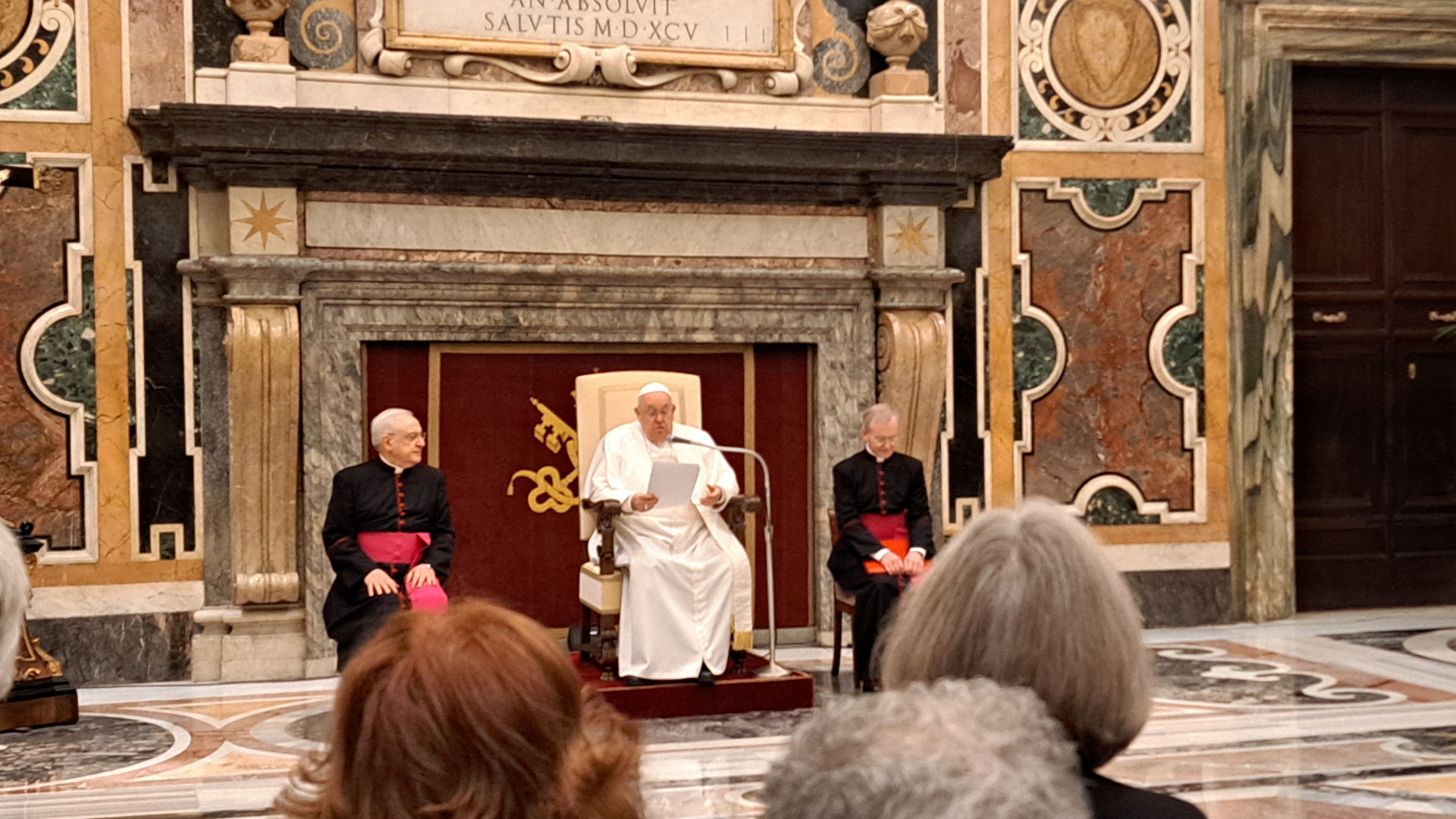 Immagine di Il Papa ai vaticanisti: «Giornalismo è vocazione, grazie per vostro lavoro»