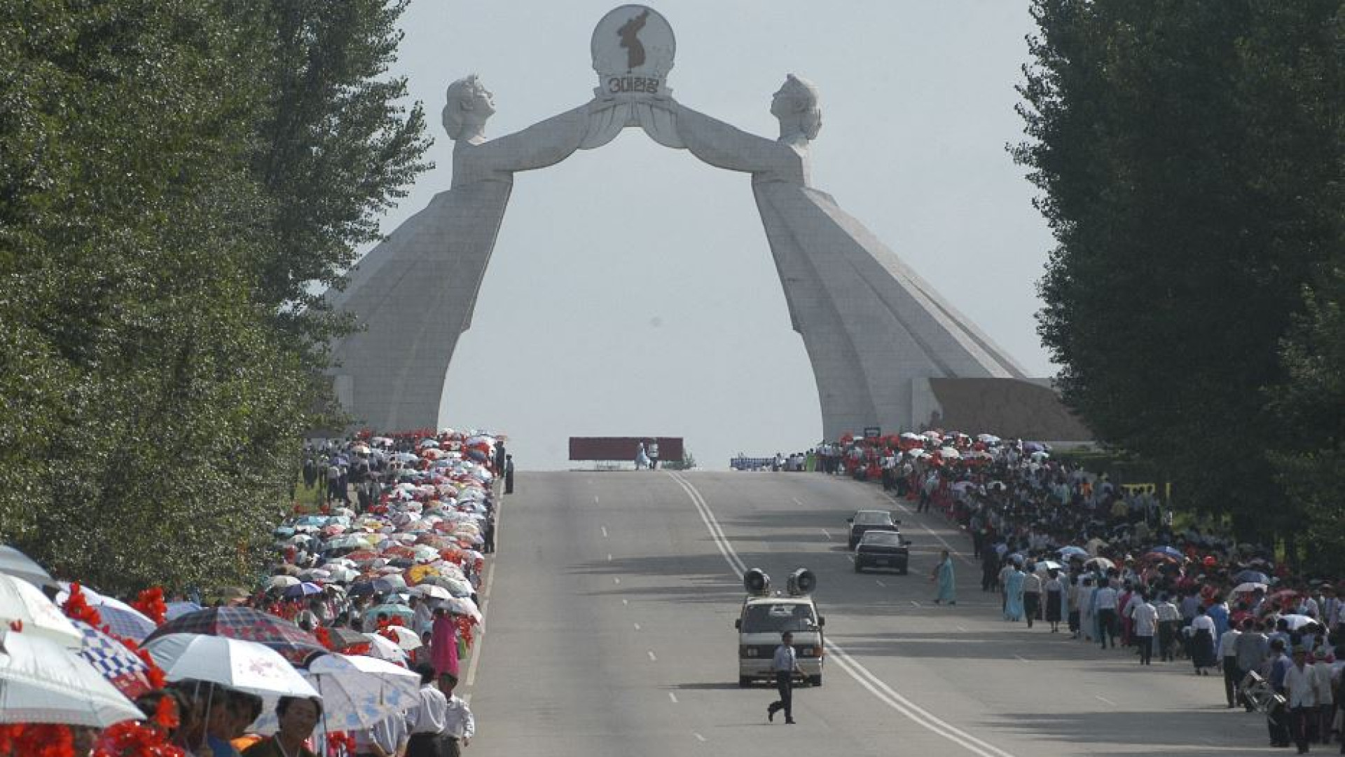 Immagine di Nord Corea, Kim Jong Un demolisce l'Arco della Riconciliazione con Seul