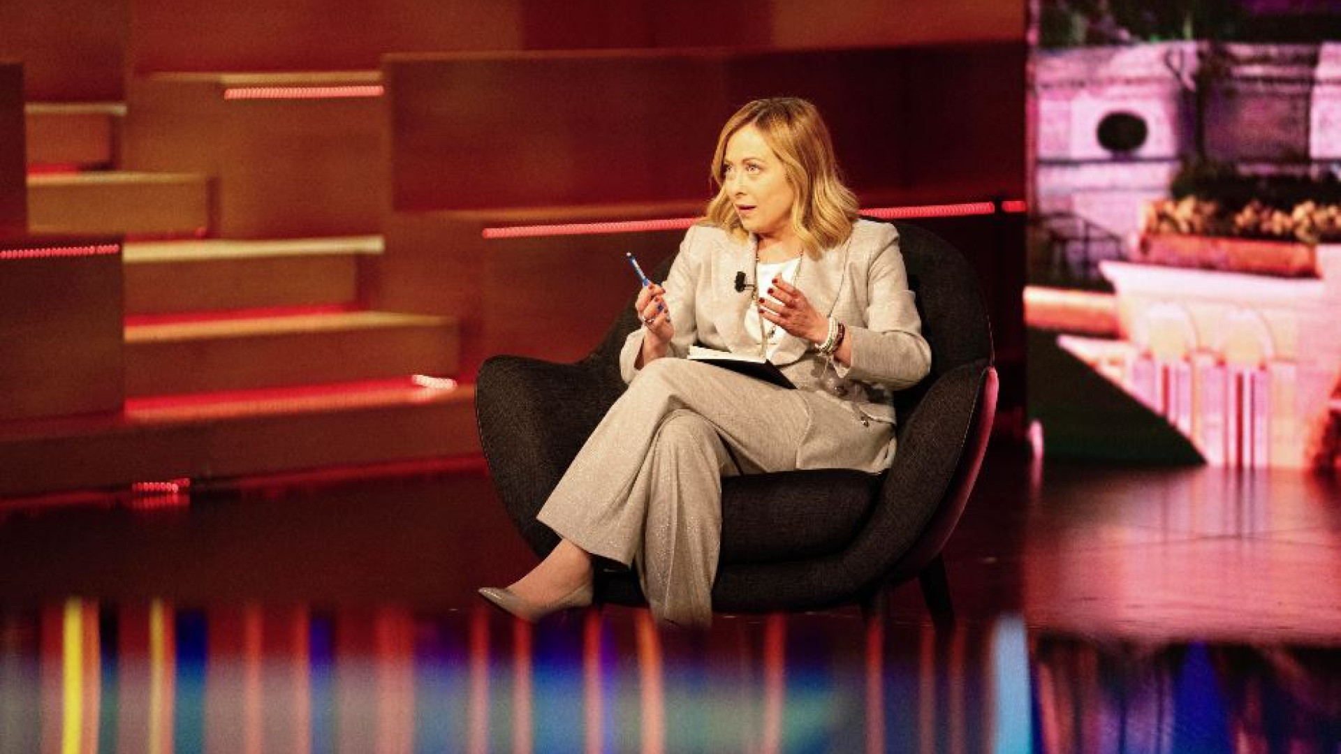 Immagine di Meloni: «Dalle privatizzazioni 20 miliardi». E attacca gli Agnelli