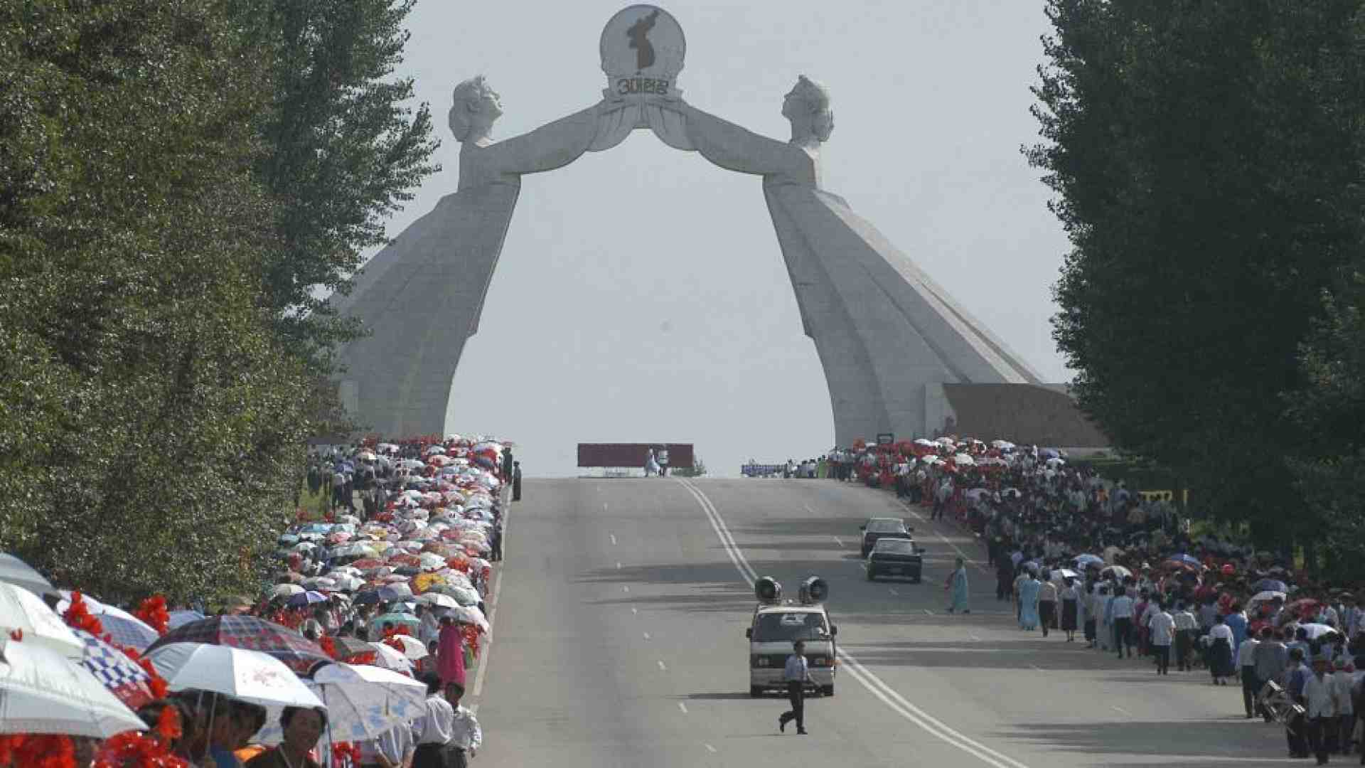 Immagine di Nord Corea, Kim Jong Un demolisce l'Arco della Riconciliazione con Seul