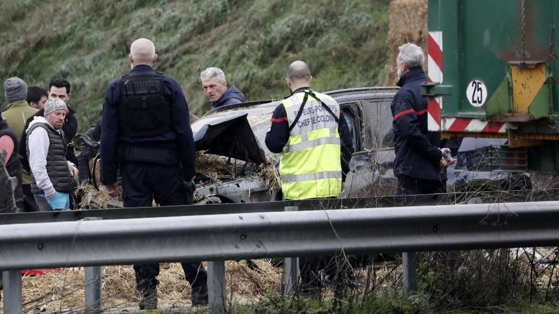 Immagine di Auto contro il blocco degli agricoltori: morte una donna e la figlia