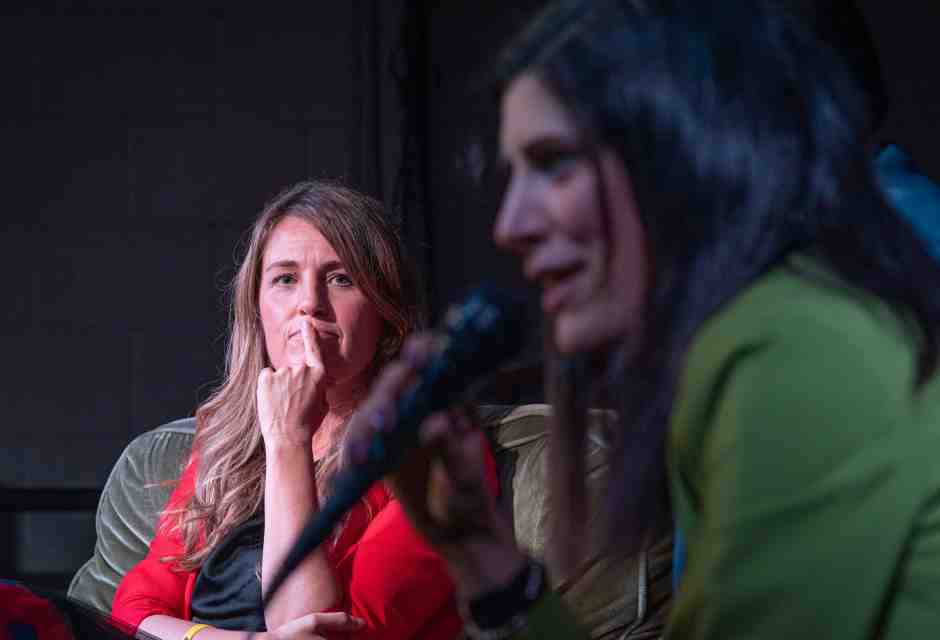 Chiara Gribaudo (a sinistra) e Chiara Appendino in un dibattito dell'ottobre 2023 a Torino (LaPresse)&nbsp;<br />