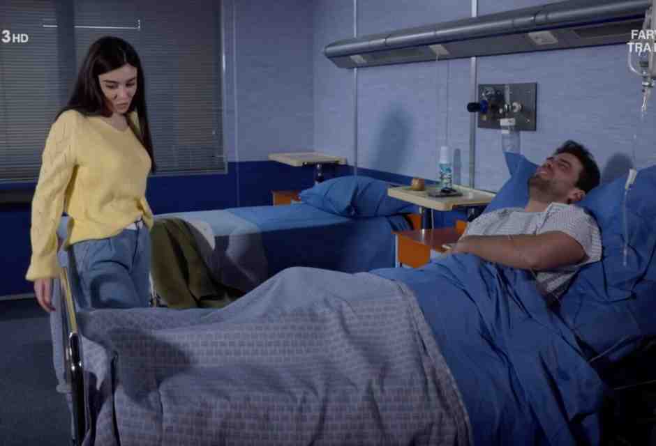 L'incidente che fa scoppiare l'amore in Un posto al sole