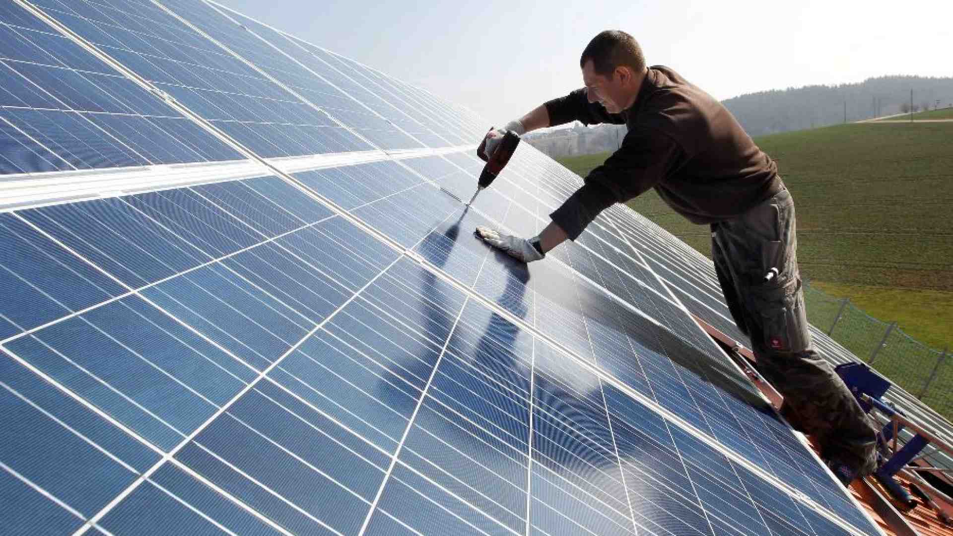 Immagine di Tra un anno le rinnovabili saranno la prima fonte di elettricità