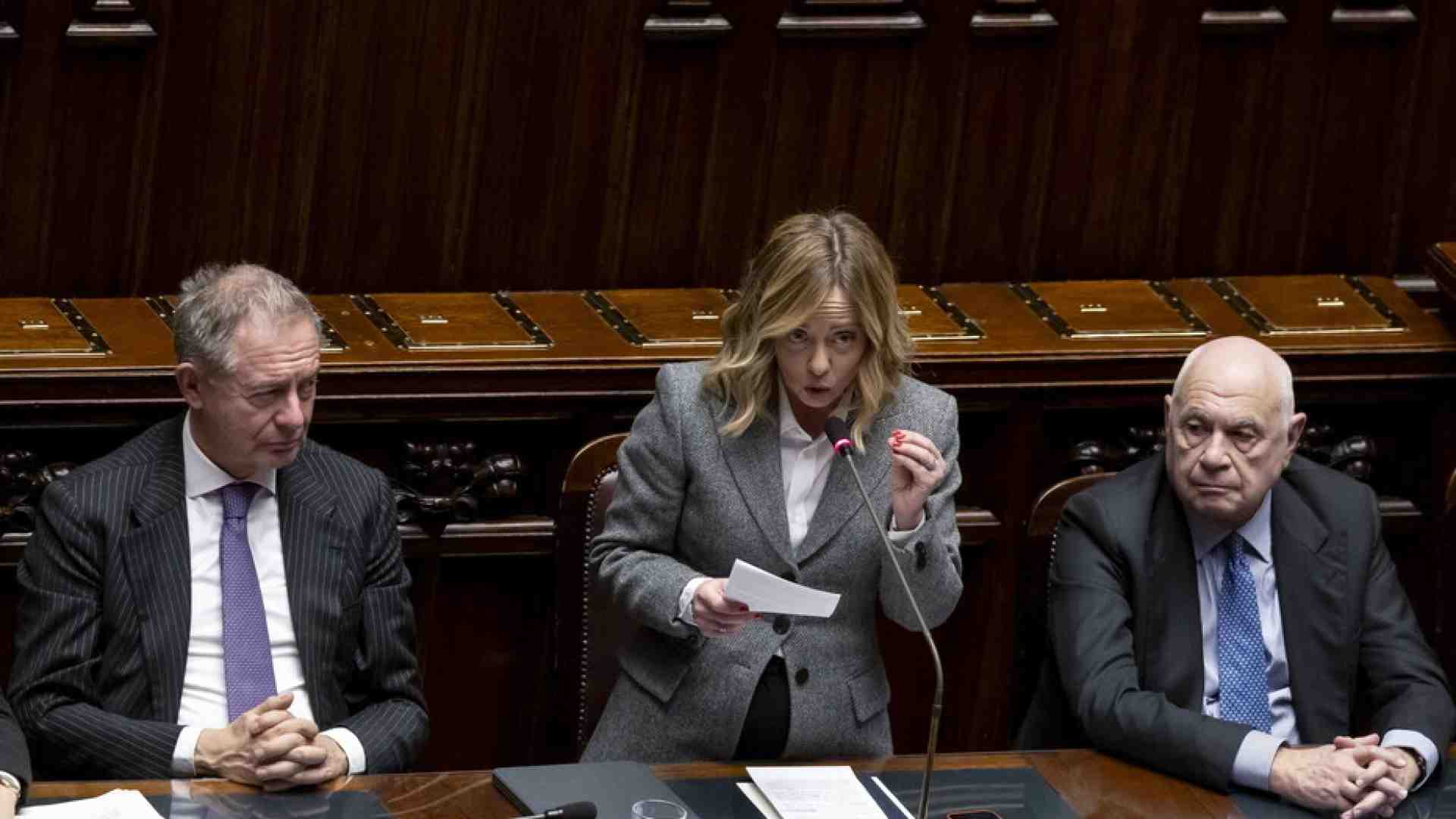 Immagine di Meloni al question time circoscrive lo scontro con Stellantis