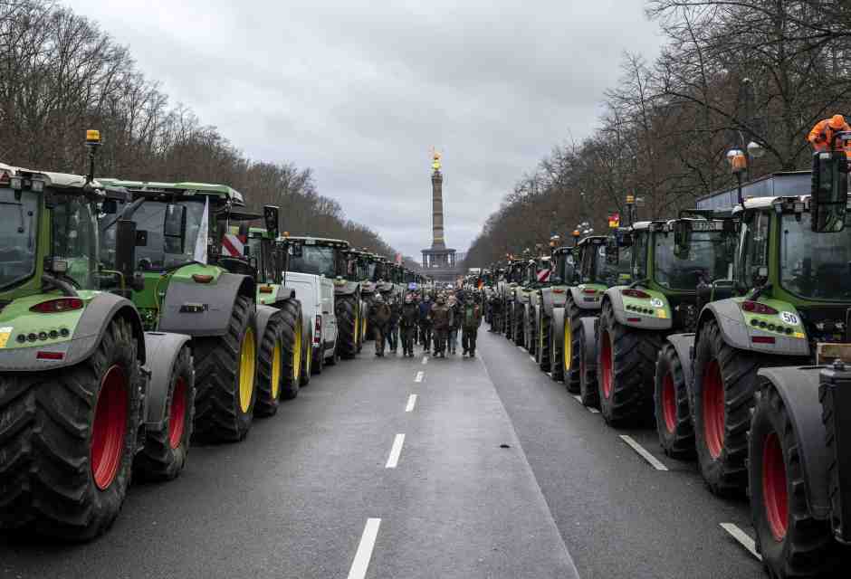Proteste degli agricoltori in Francia (LaPresse)