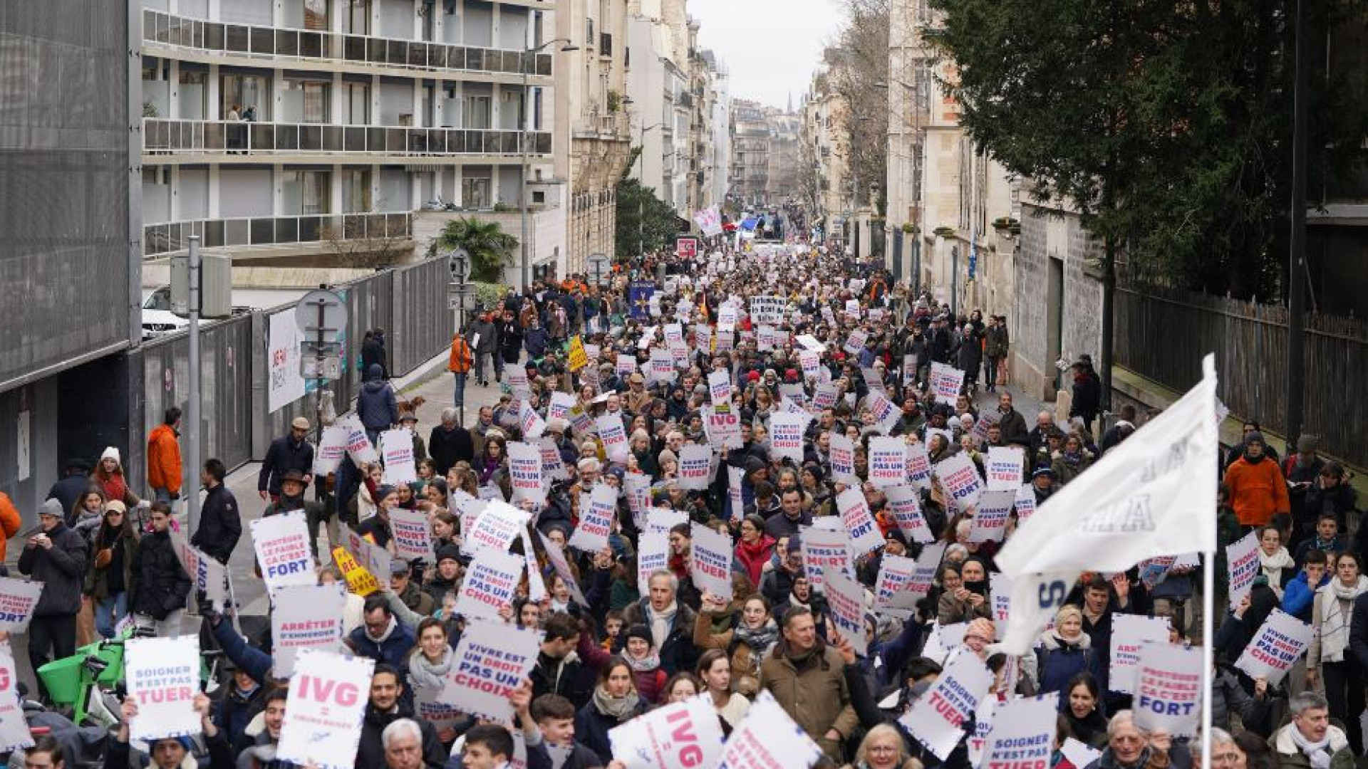 Immagine di Marcia di Parigi, scossa contro le politiche di morte