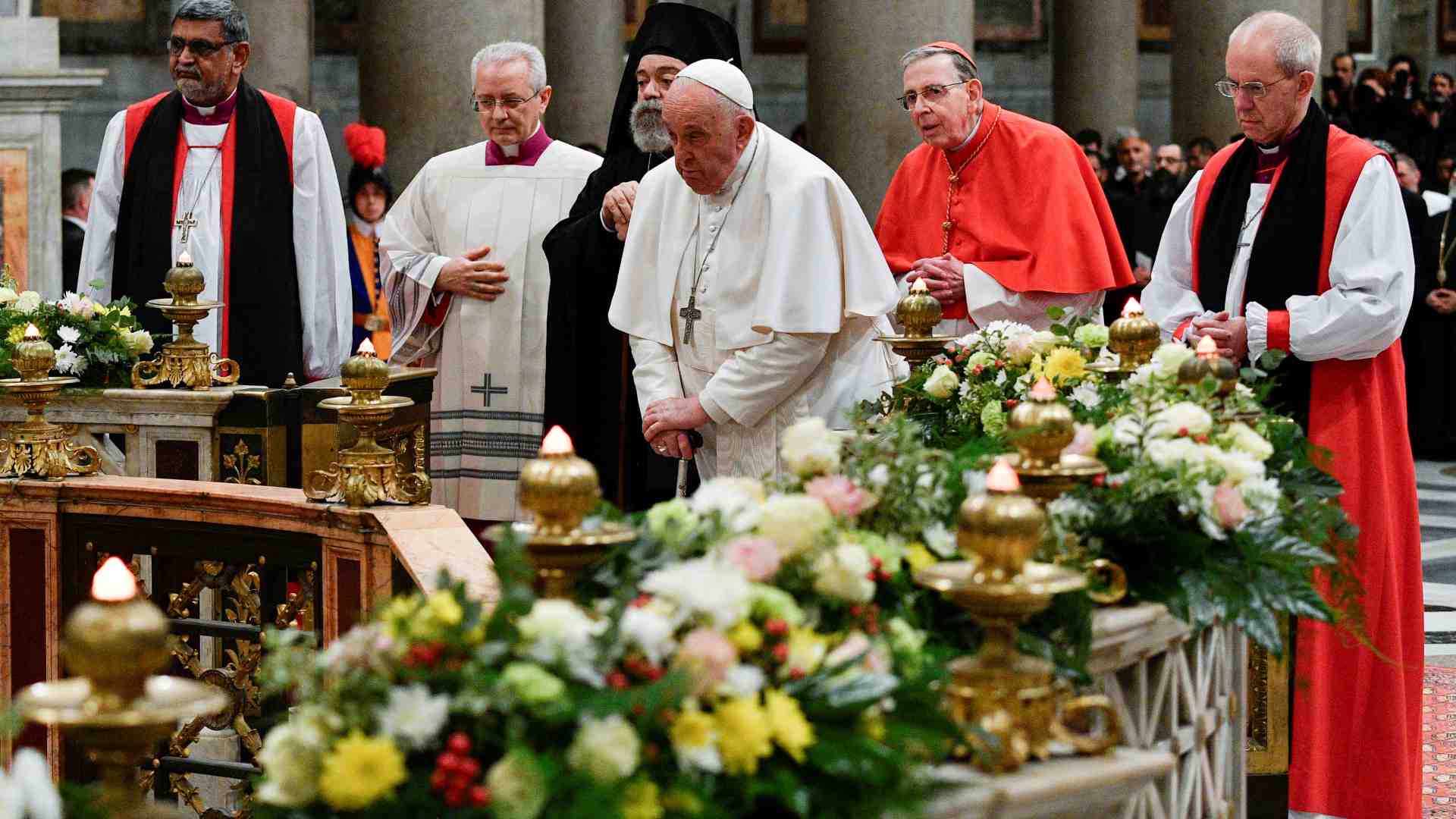 Immagine di Il Papa: «Andiamo avanti nel cammino dell'unità». E prega per la pace