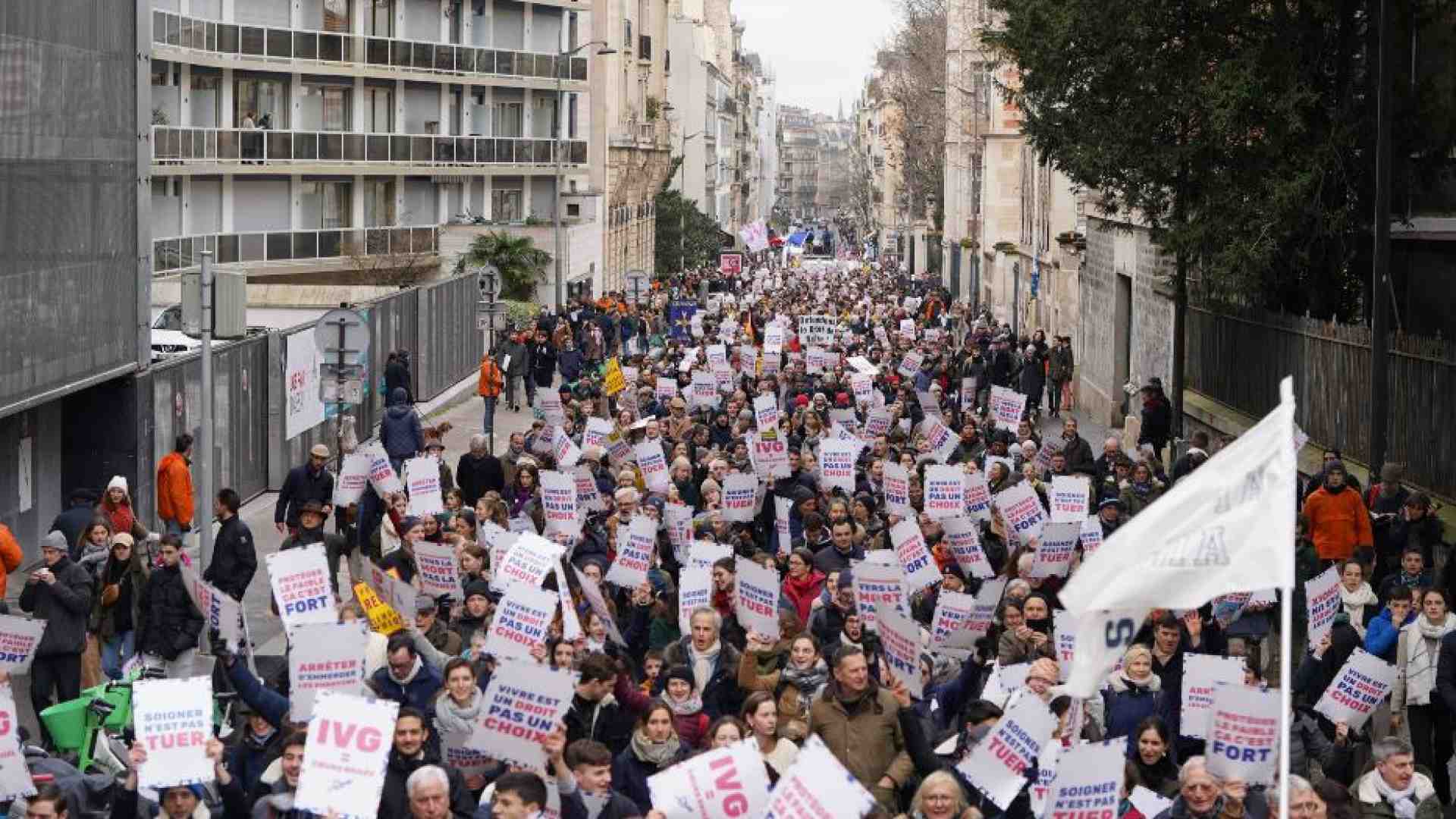 Immagine di Marcia di Parigi, scossa contro le politiche di morte