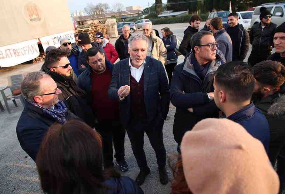 Al centro, il neo assessore Sergio Cardinali (Foto dal profilo FB)