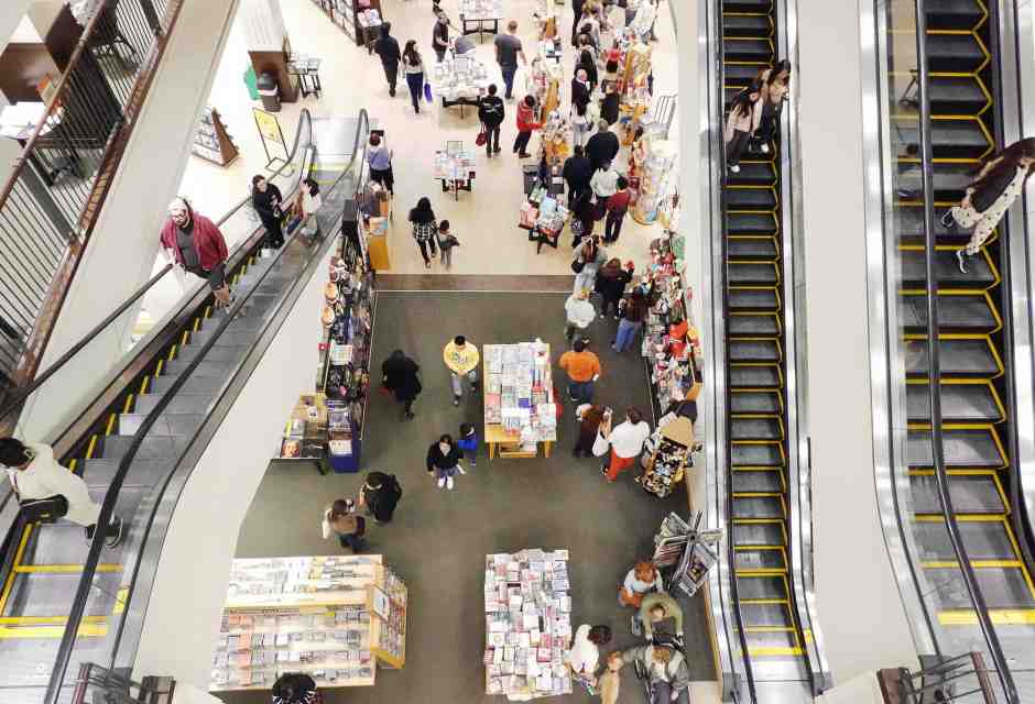 Acquirenti in un centro commerciale a Glendale, California (Foto di Mario Tama/Getty Images)&nbsp;<br />