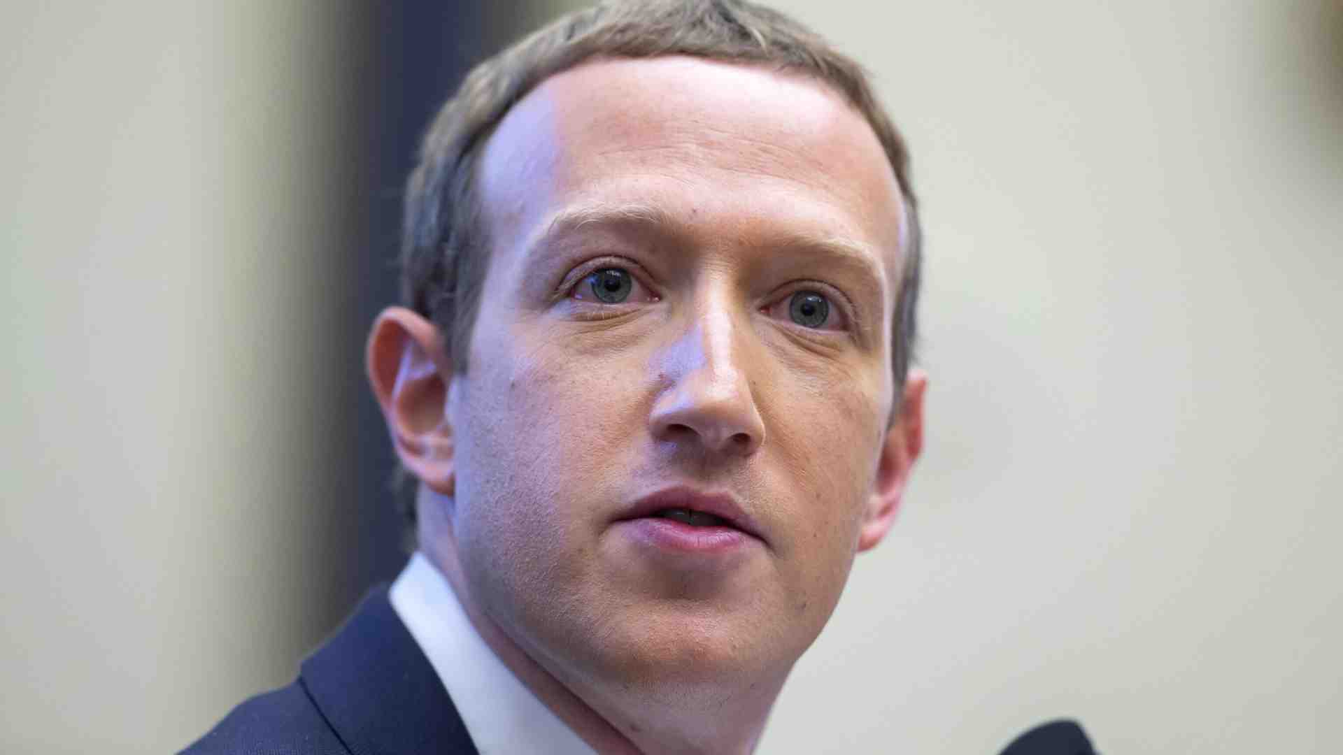 Immagine di Muscoli e mattone per Zuckerberg