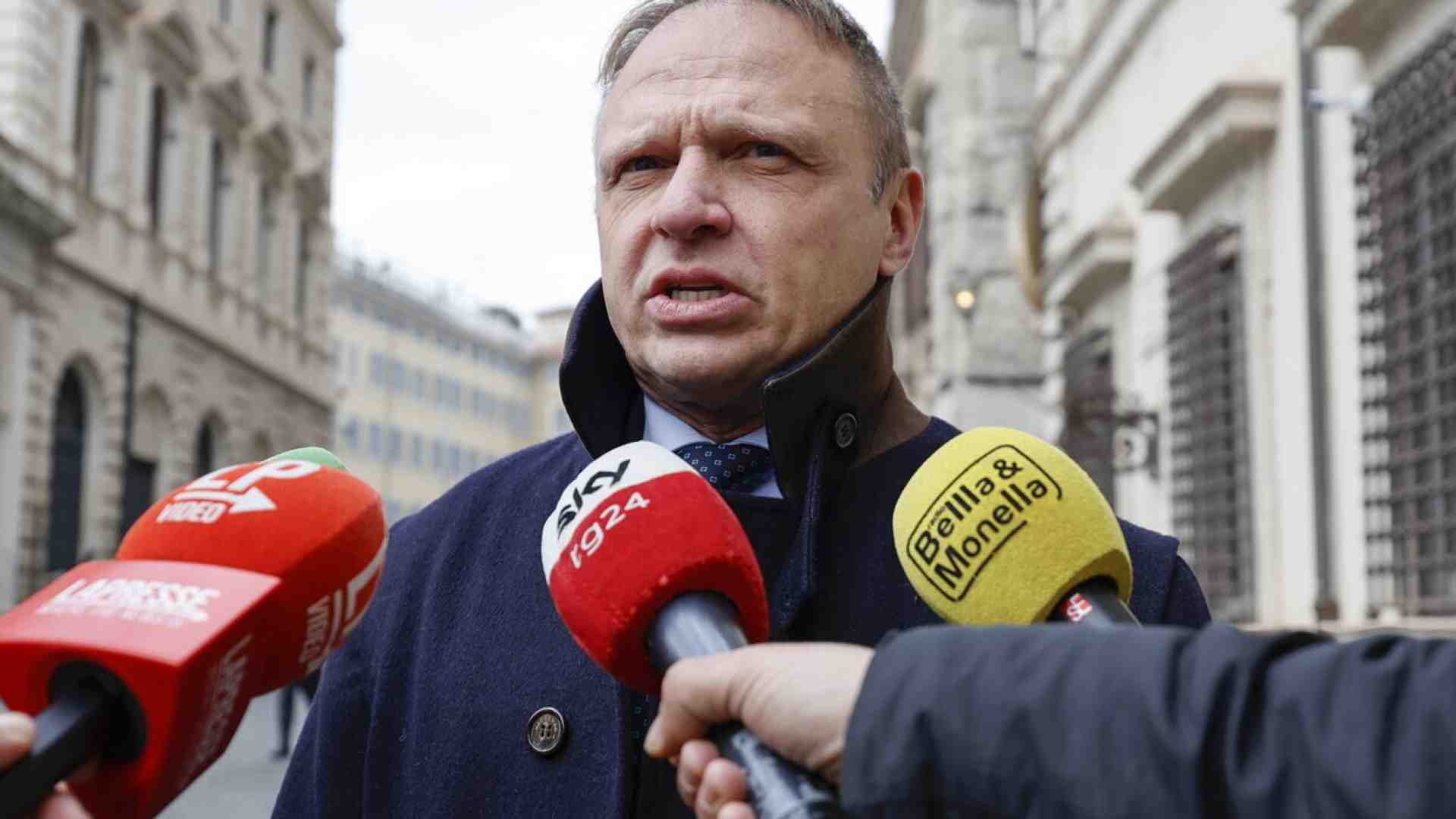 Immagine di Il vaneggiare pallido e assorto di Lollobrigida sulla carne coltivata