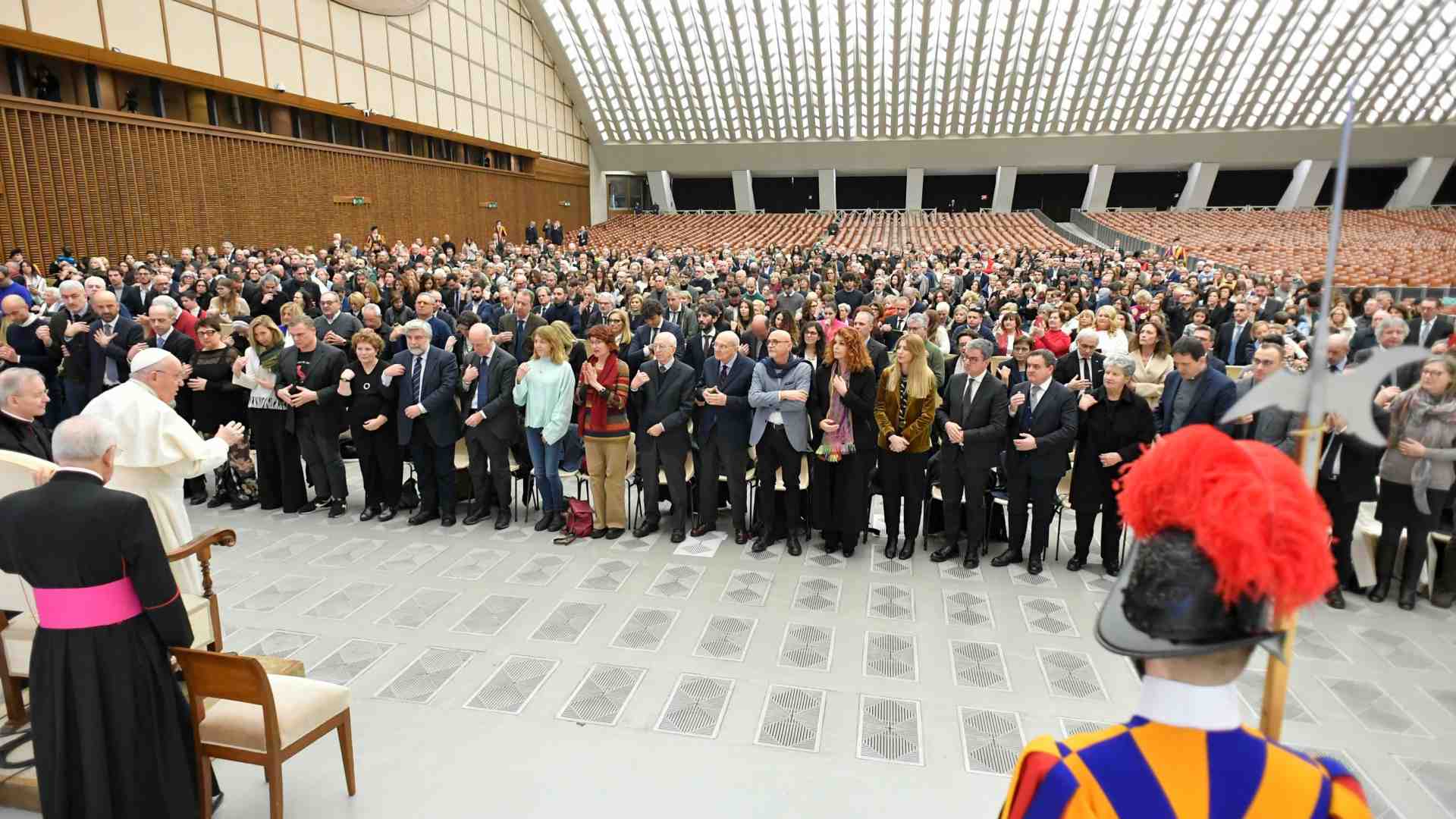Immagine di Il Papa a Tv2000: «Non allineatevi, andate controcorrente»