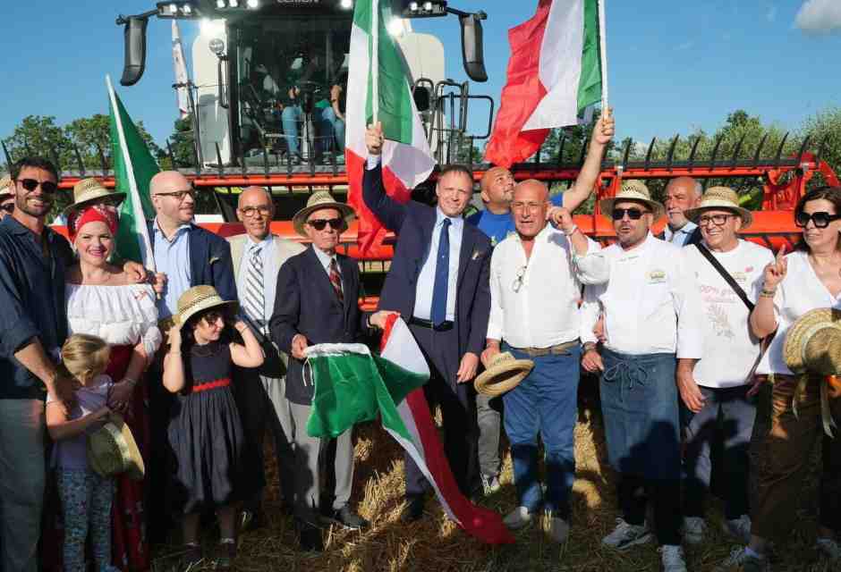  Foto dal profilo Facebook del ministro Lollobrigida