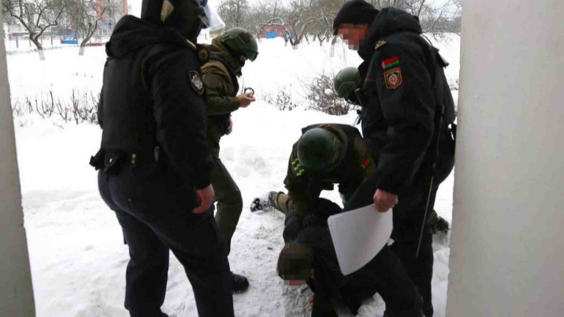 Immagine di Lukashenko fa «campagna elettorale»: repressione contro preti e attivisti