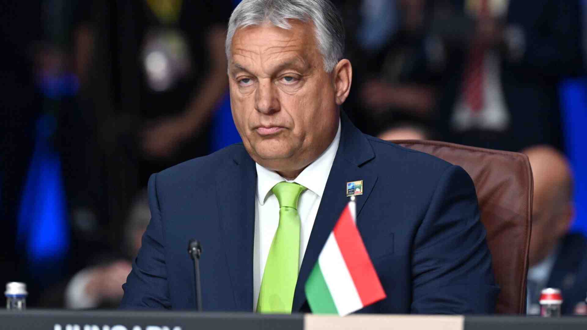 Immagine di Veti e fughe di notizie. Il caos europeo con Orbán per gli aiuti a Kyiv
