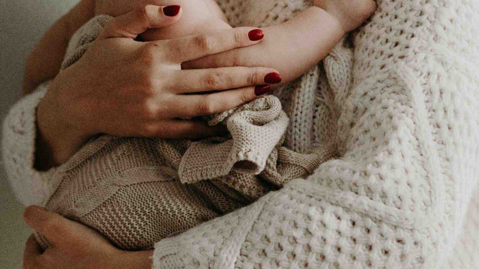 Immagine di Un bebè al posto dei gemelli: la coppia chiede alla madre surrogata l'aborto