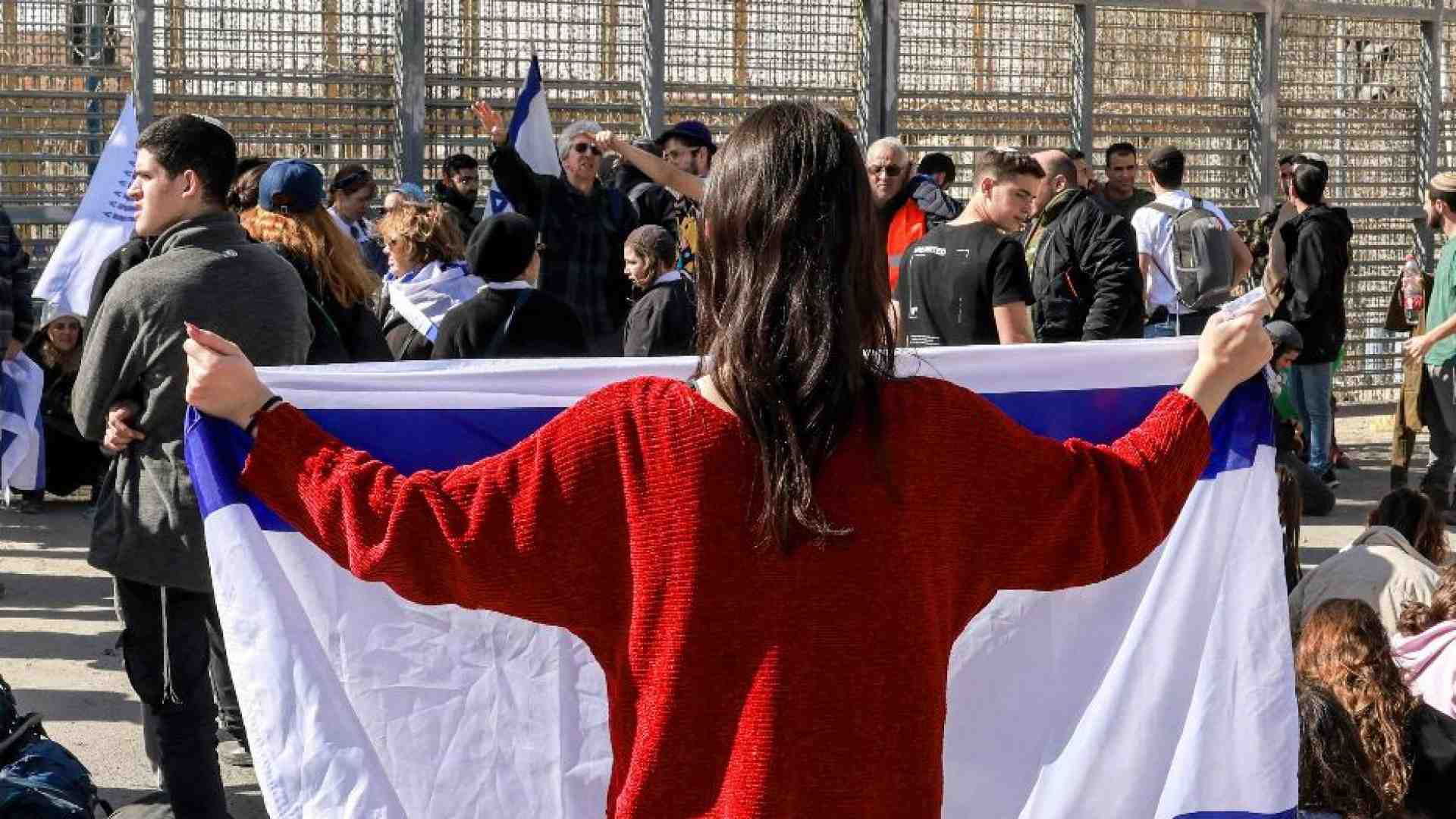 Immagine di Hamas valuta l’accordo di tregua. Il rischio che Israele ora si spacchi