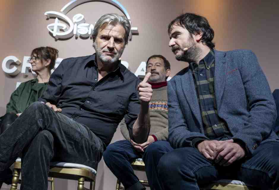 Alberto Sanjuan e Aitor Arregi durante la presentazione della nuova serie di Disney+ Cristobal Balenciaga (Foto Ansa)&nbsp;<br />
