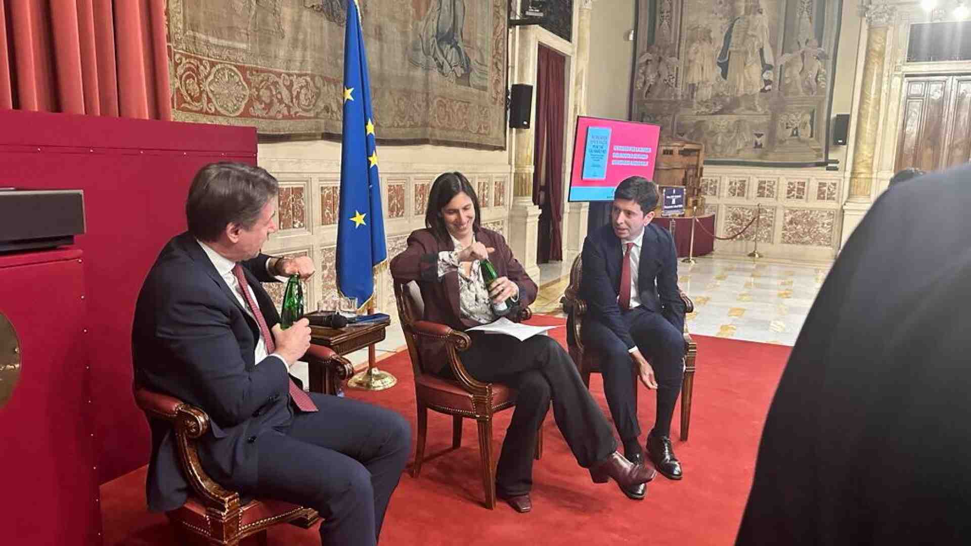 Immagine di Conte e Schlein: la sinistra in quarantena per il libro di Speranza sul Covid