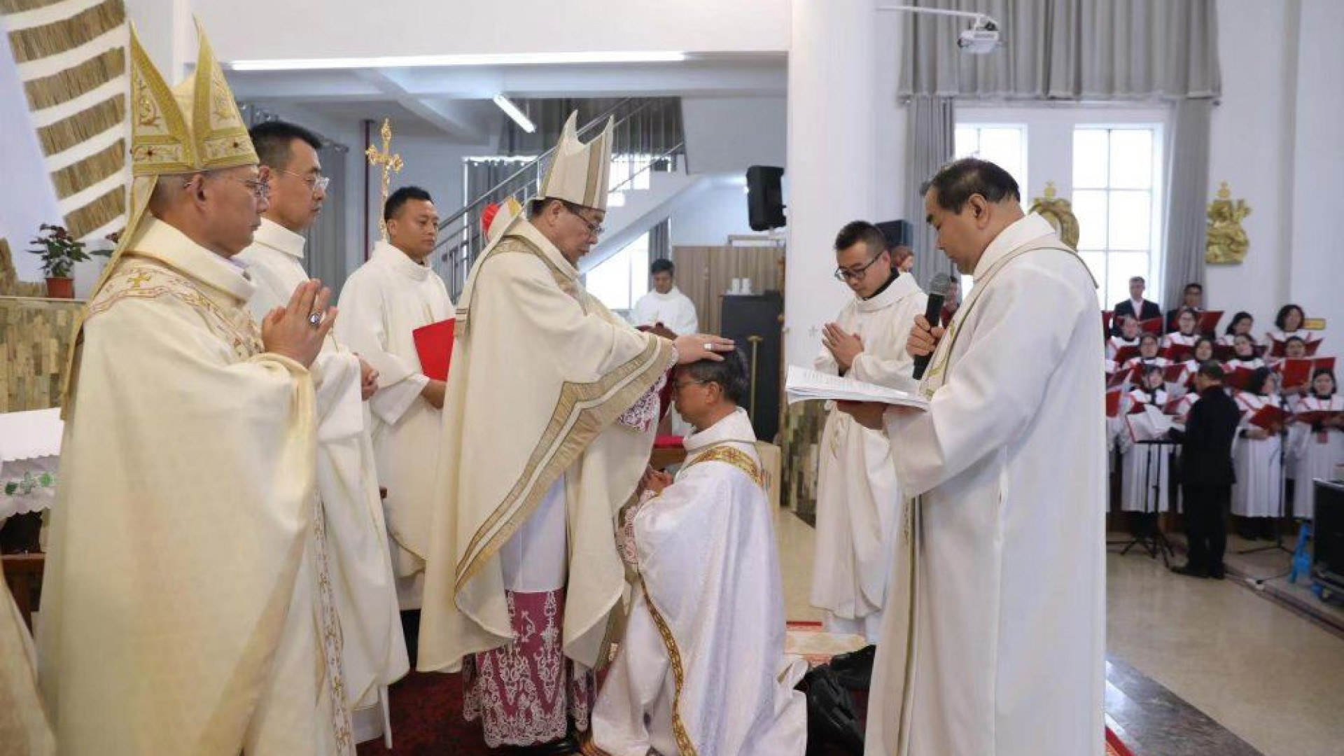 Immagine di Consacrato il nuovo vescovo della prefettura apostolica di Shaowu