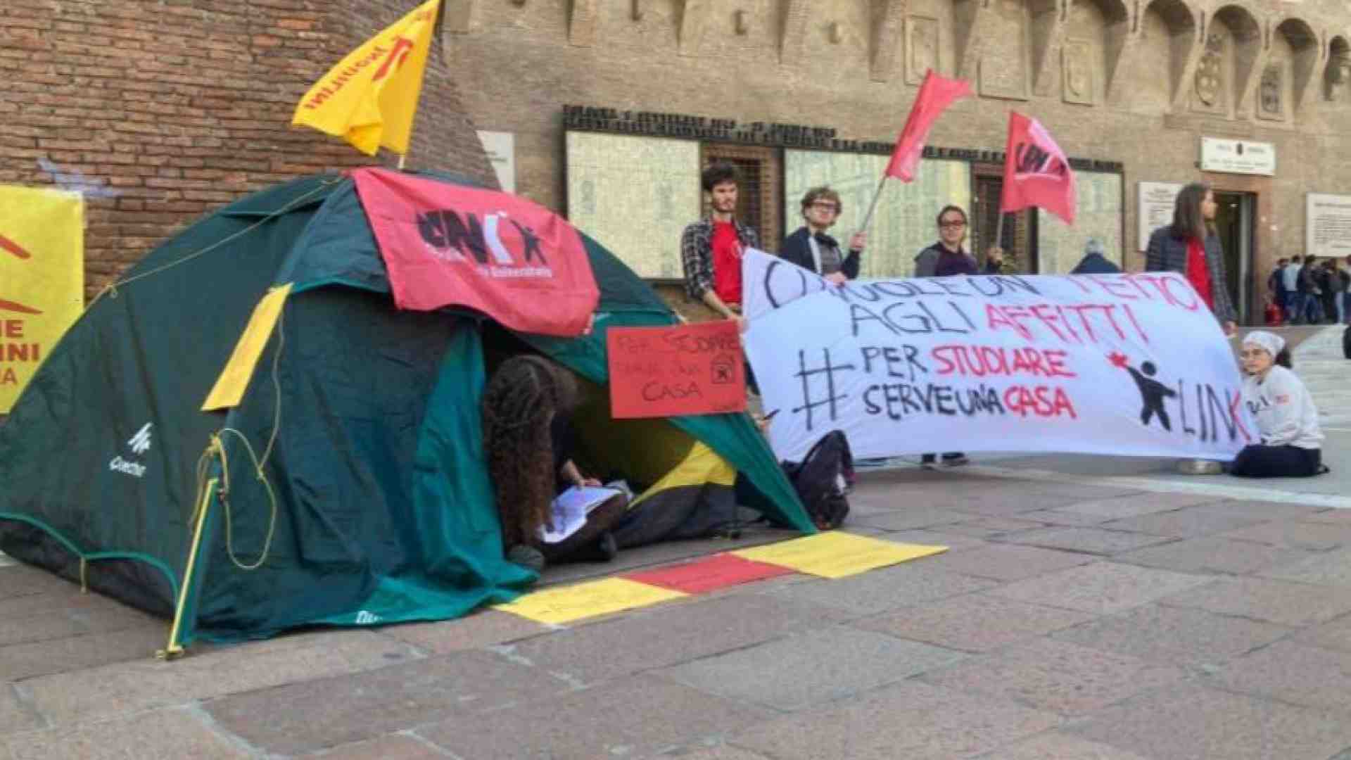 Immagine di Studentati diffusi e notti sospese: il popolo delle tende nove mesi dopo