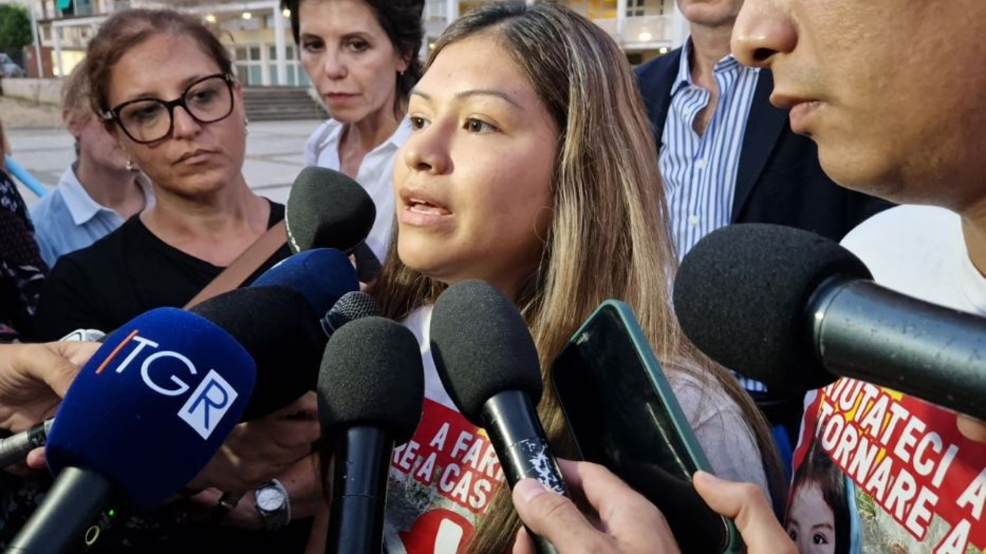 Immagine di La mamma di Kata: «Metto ancora le sue foto ovunque. Spero di trovarla»