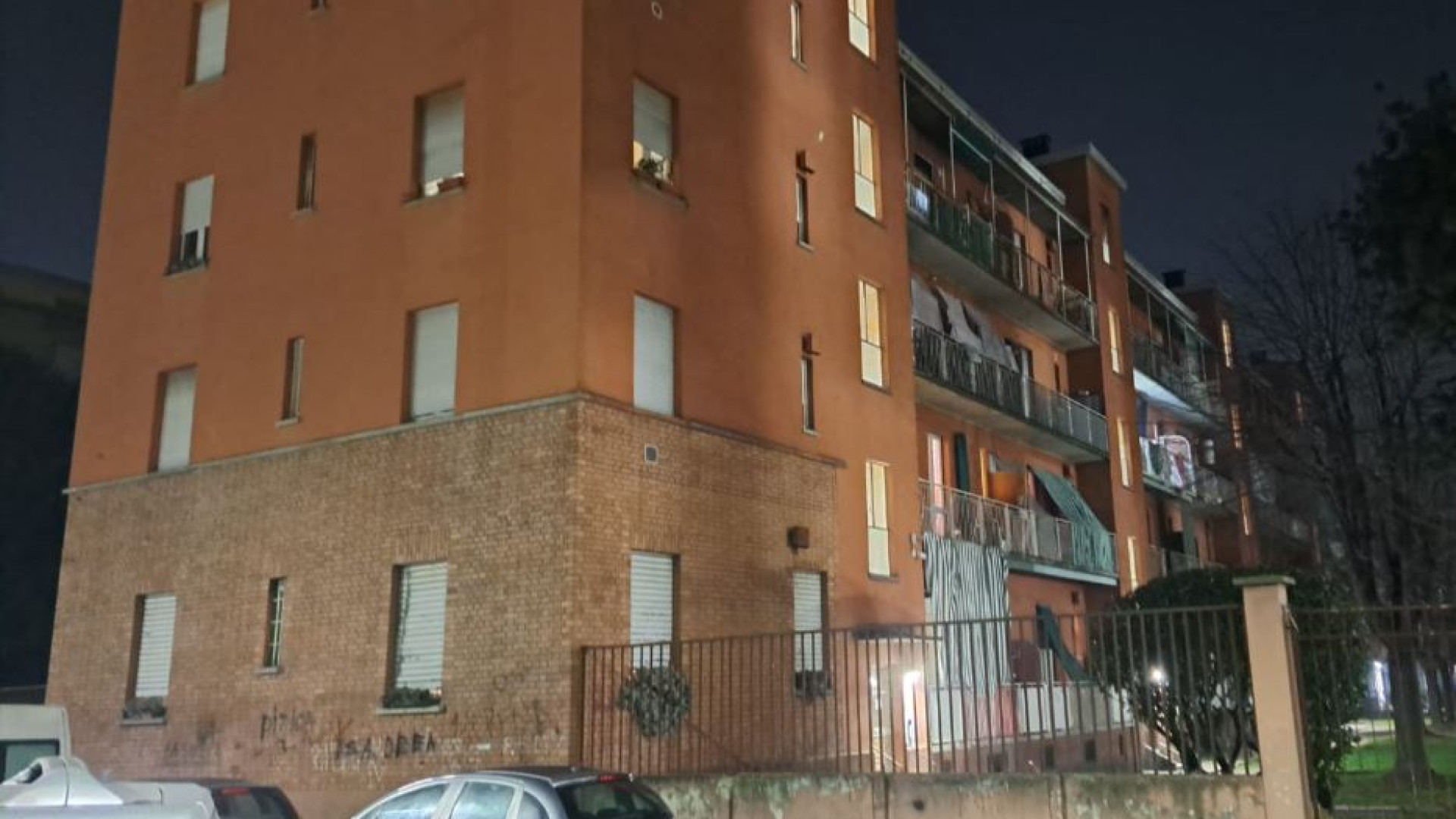 Immagine di Neonato abbandonato in un androne. «Sua madre è morta, non posso occuparmene»